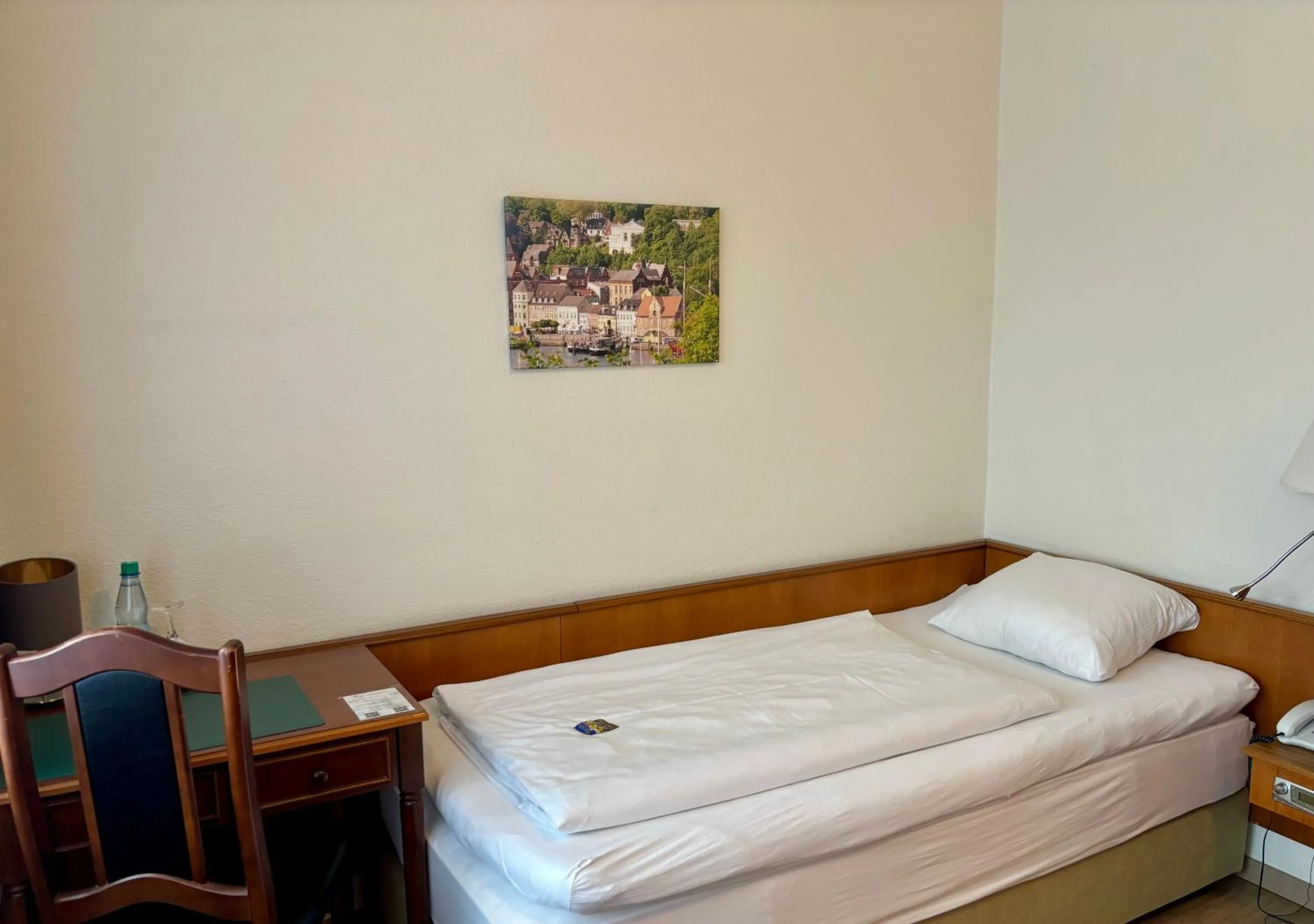 Bedroom, Bed in Hotel am Rathaus