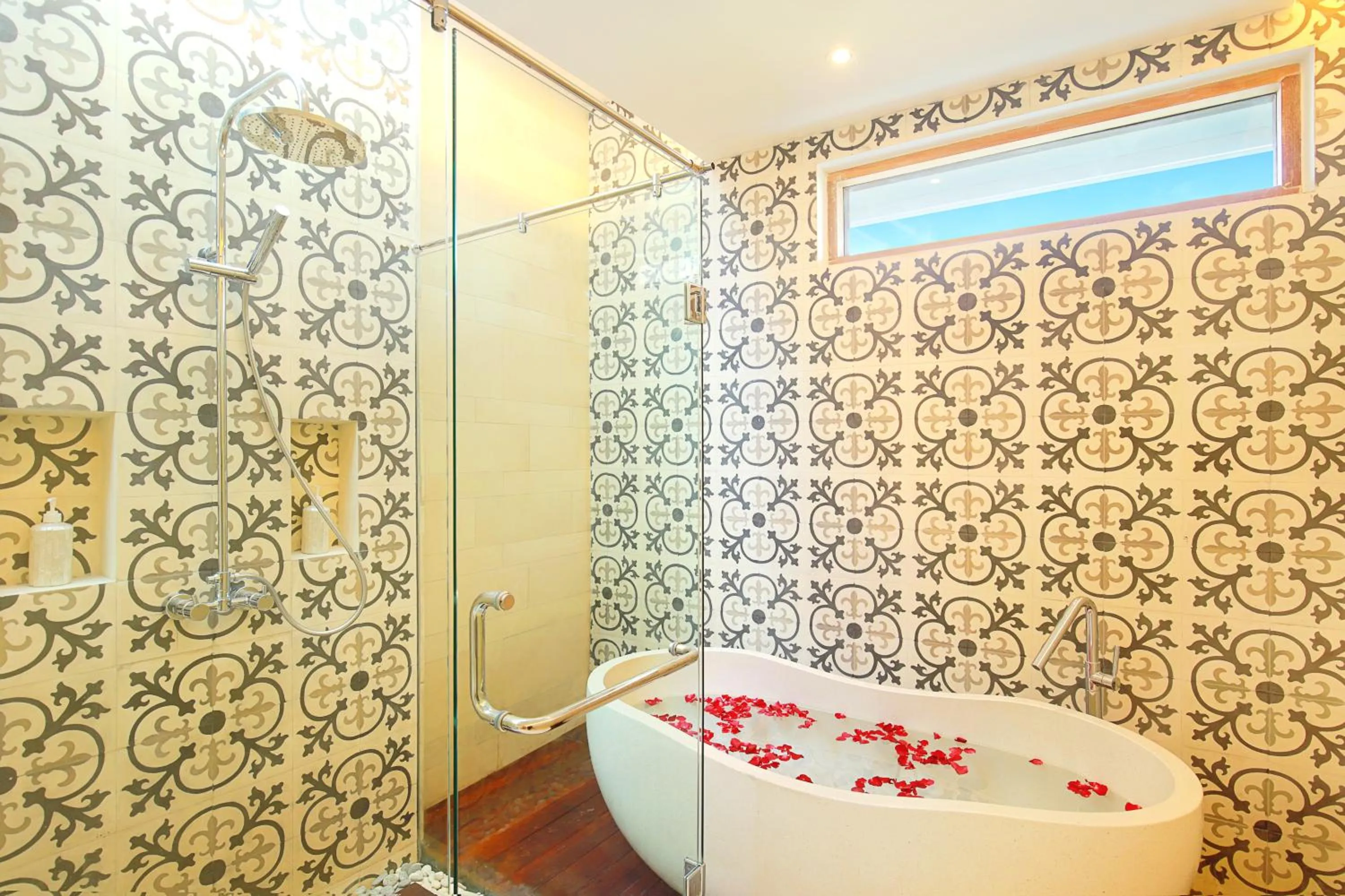 Hot Tub in Villa Kinjeng Canggu By Bali Asia Villa