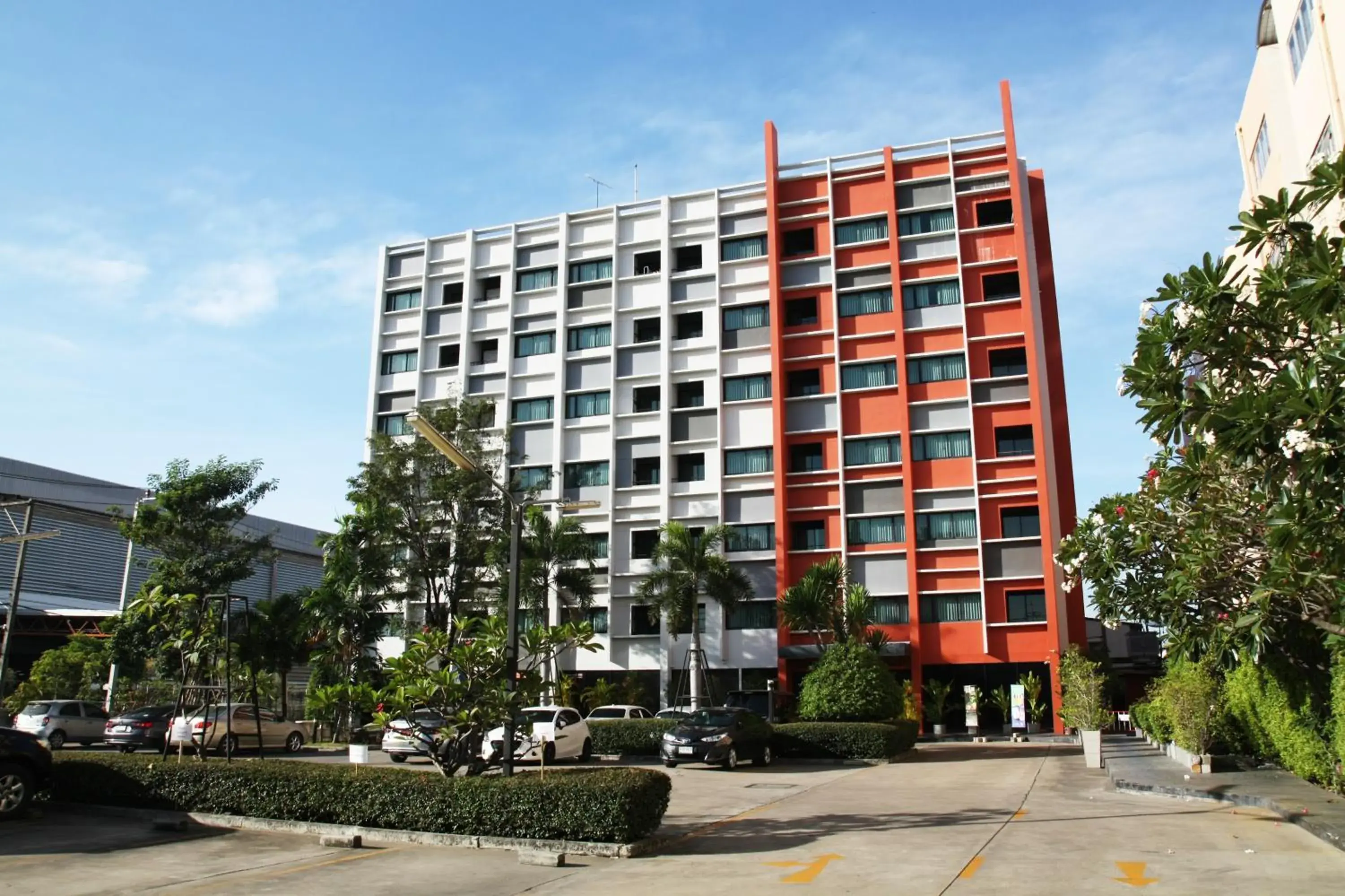 Property building in KOS Hotel Suvarnabhumi Airport -SHA Extra Plus Property building in KOS Hotel Suvarnabhumi Airport -SHA Extra Plus