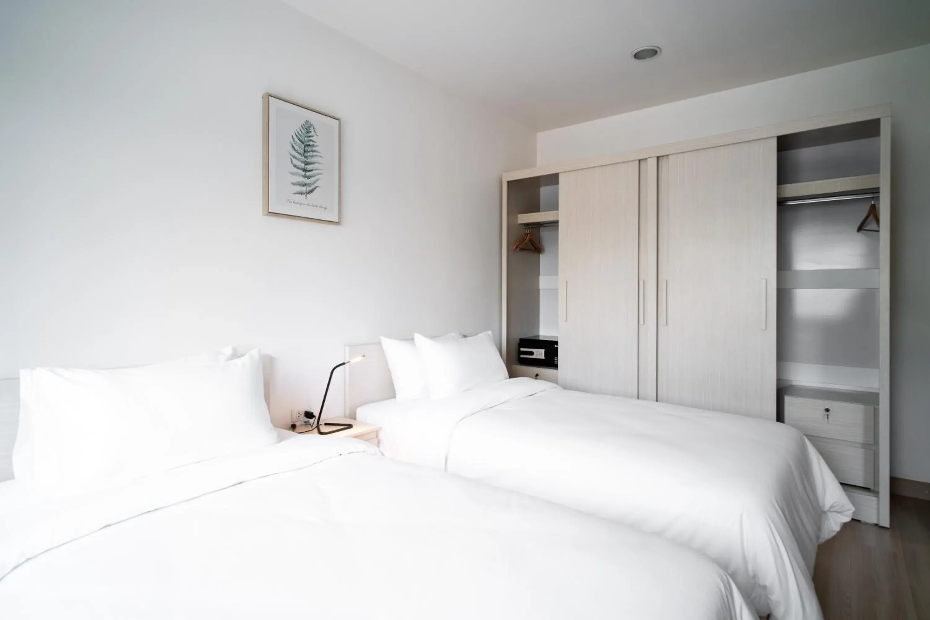 Superior Twin Room in KOS Hotel Suvarnabhumi Airport -SHA Extra Plus Superior Twin Room in KOS Hotel Suvarnabhumi Airport -SHA Extra Plus