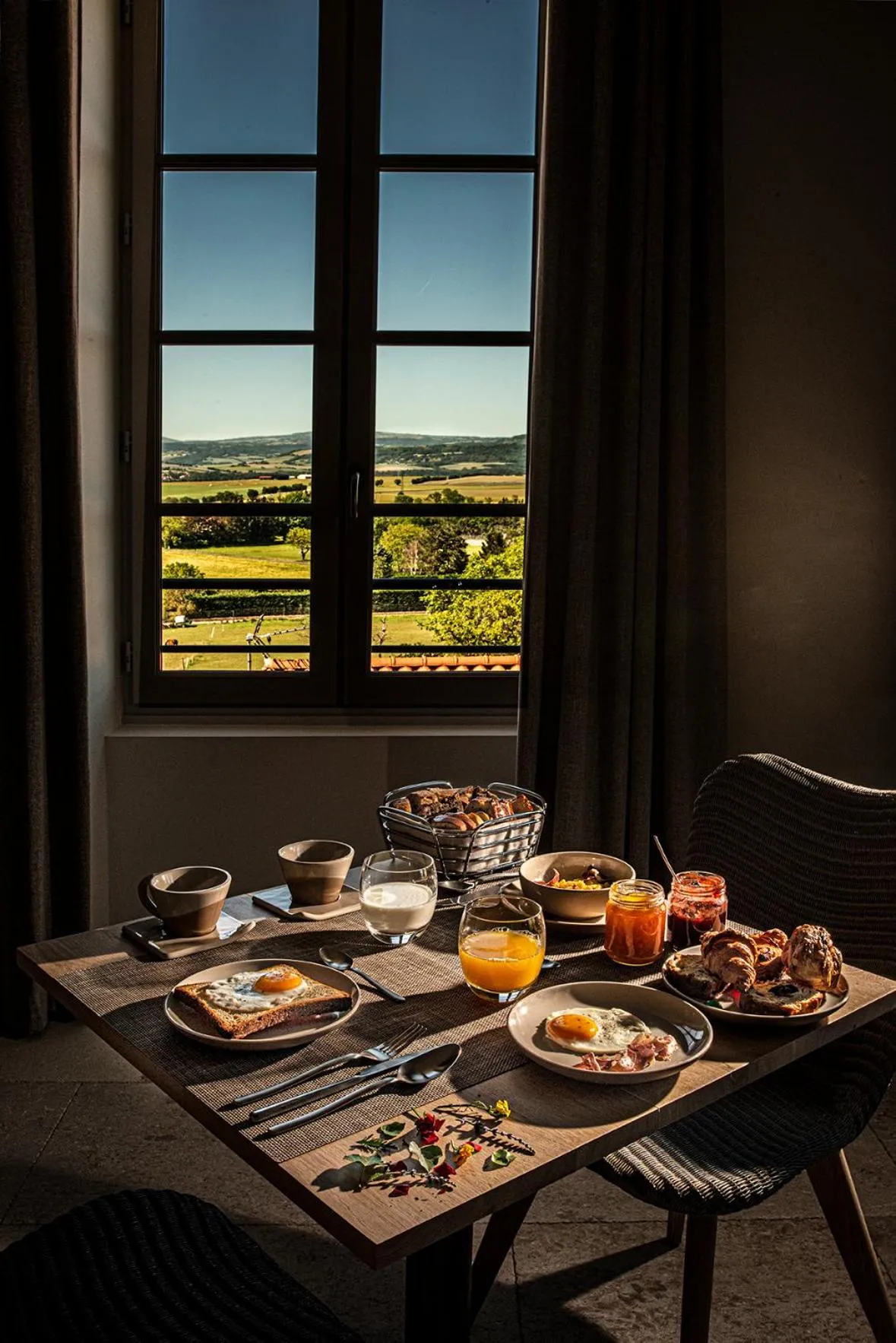 Food and drinks in The view of Montpeyroux
