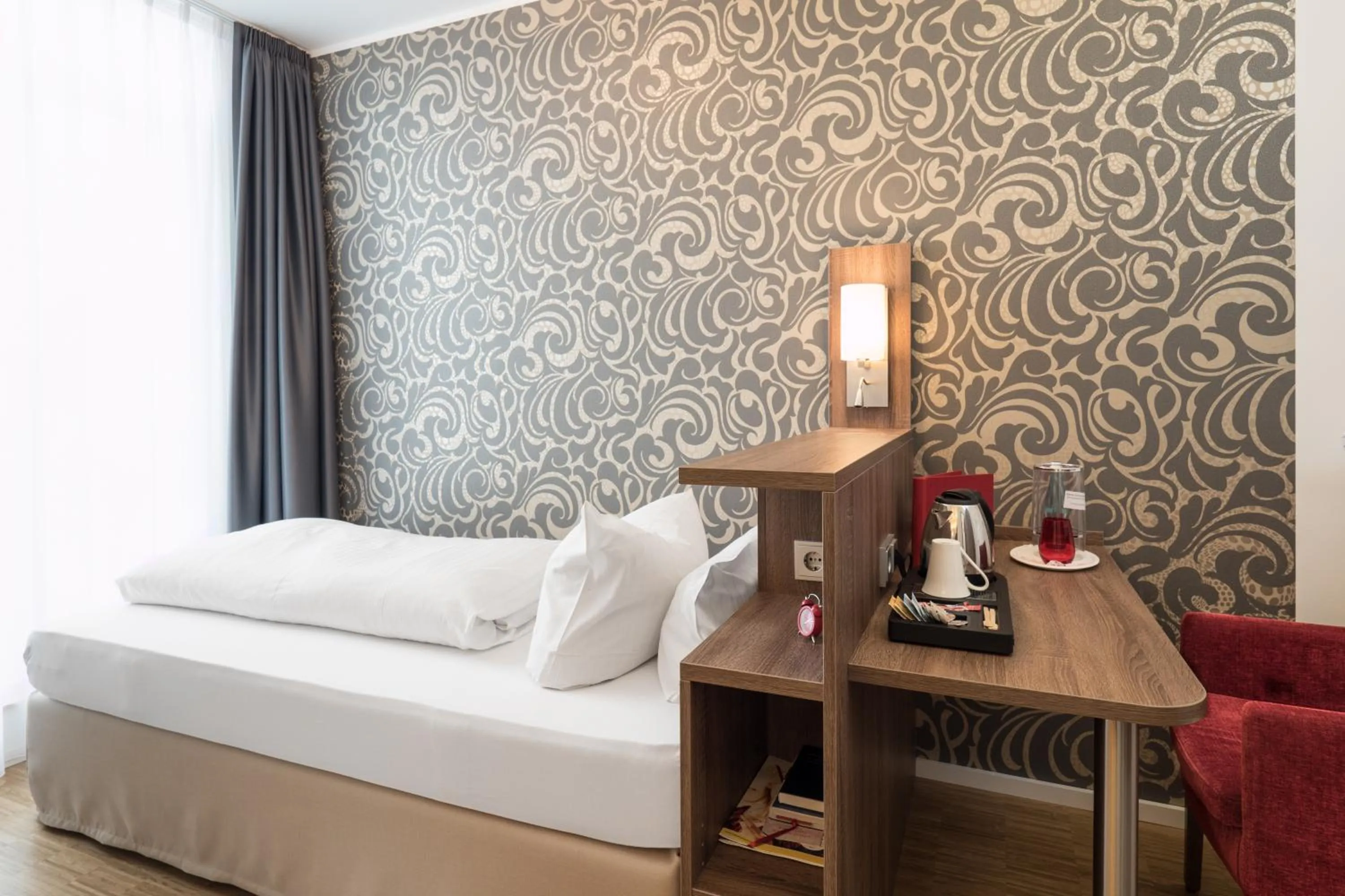 Day, Bed in Hotel Deutsches Haus