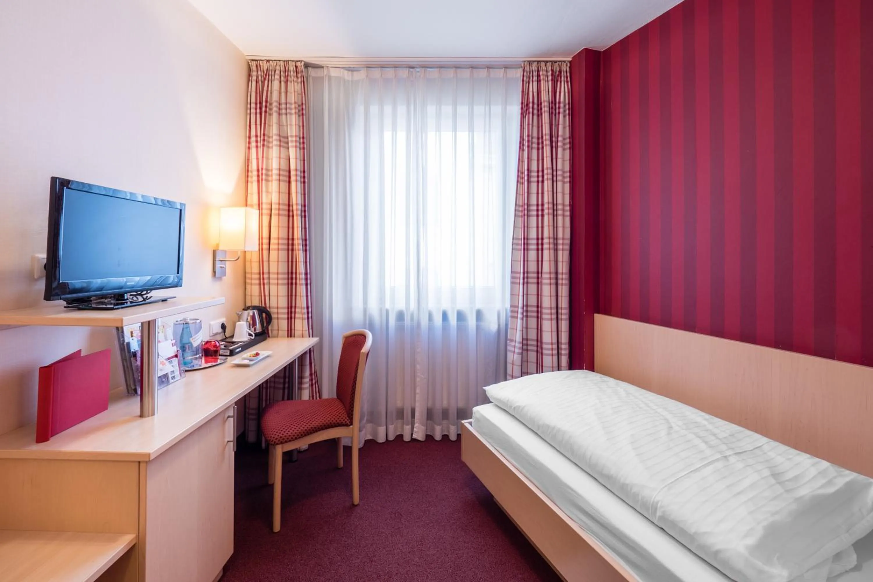 Day, Bed in Hotel Deutsches Haus