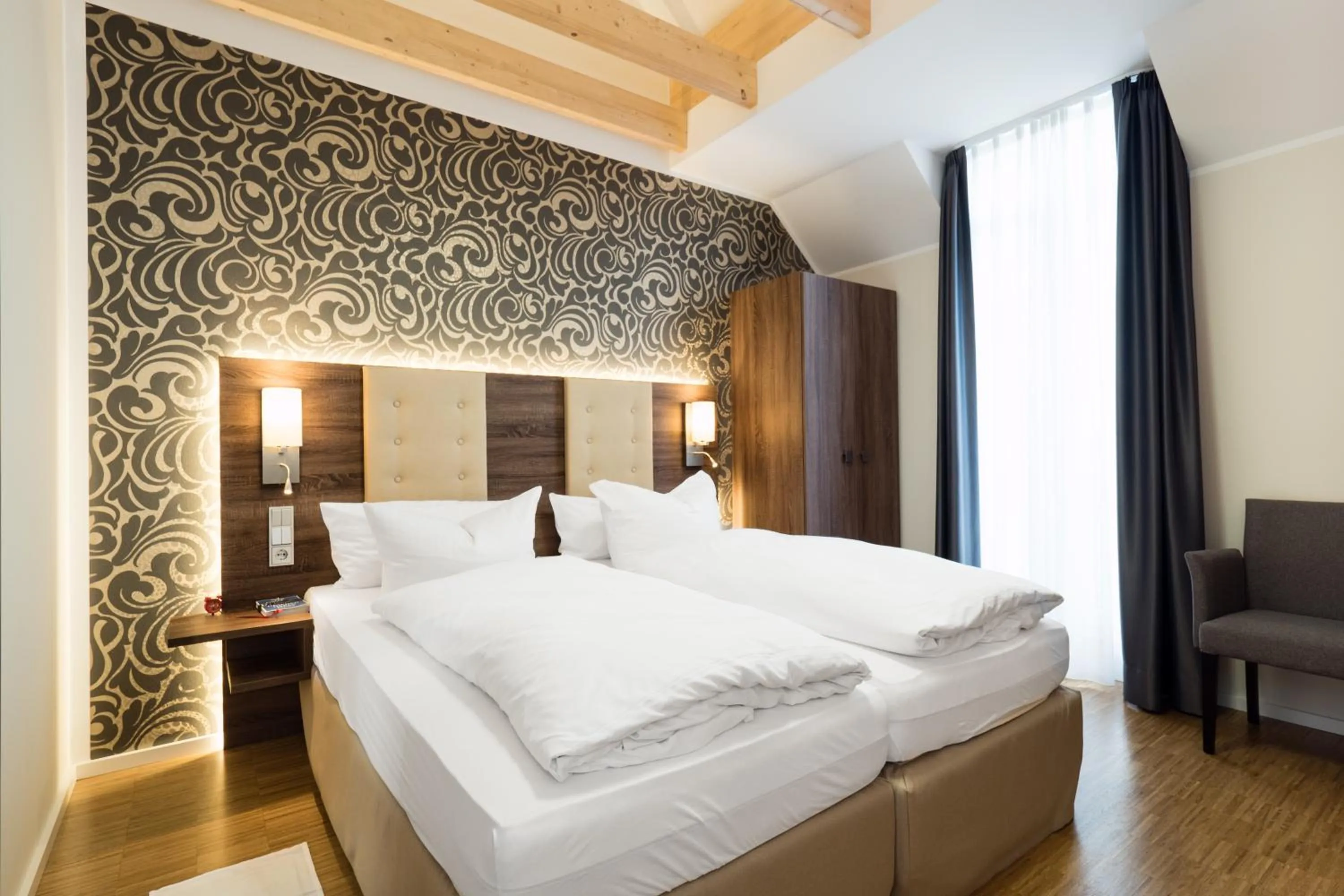 Day, Bed in Hotel Deutsches Haus