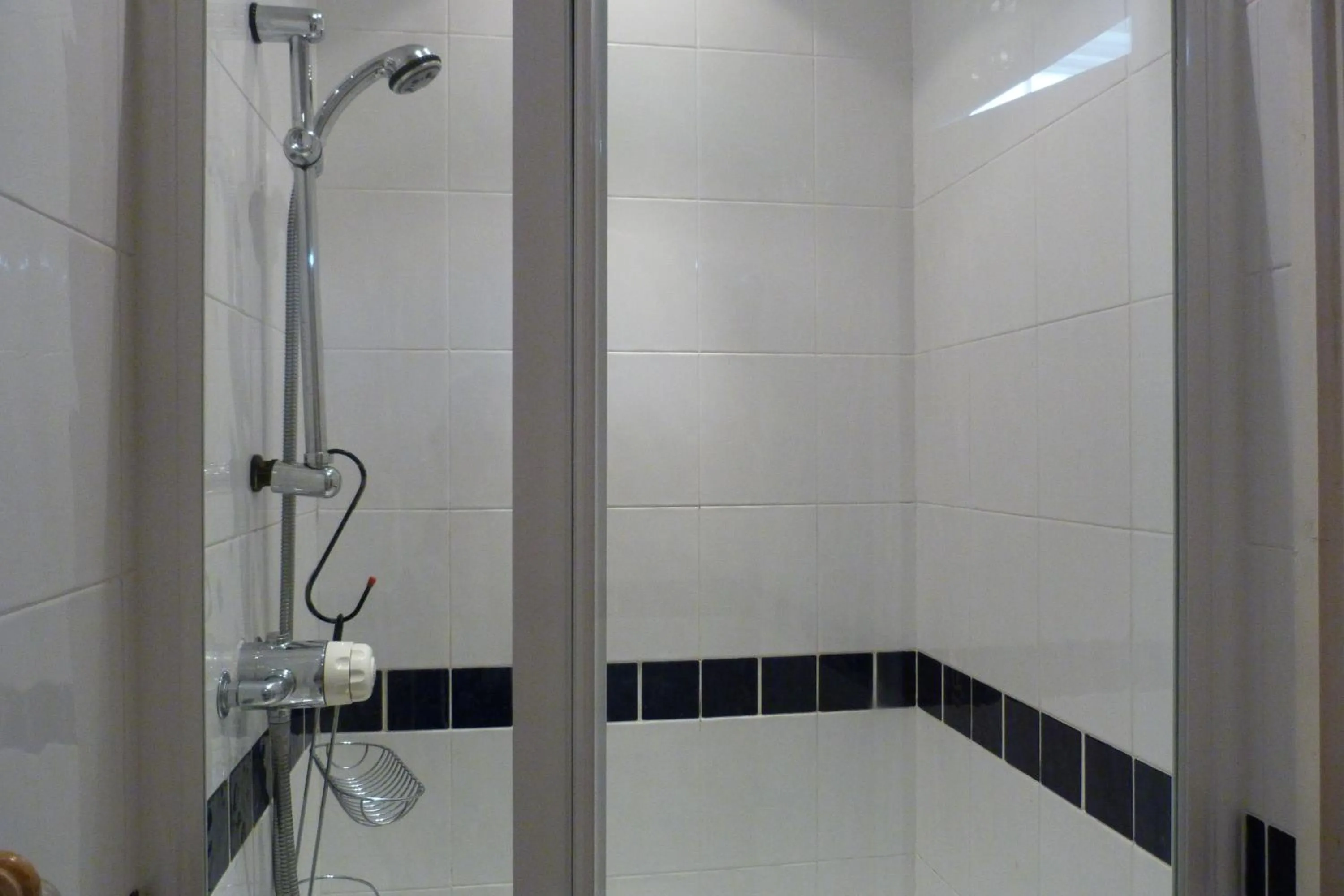 Shower in The Kenton Hotel