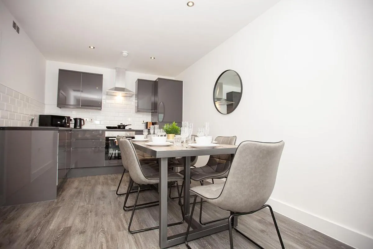 Dining area in SGT Peppers Mathew Street Apartments By Happy Days