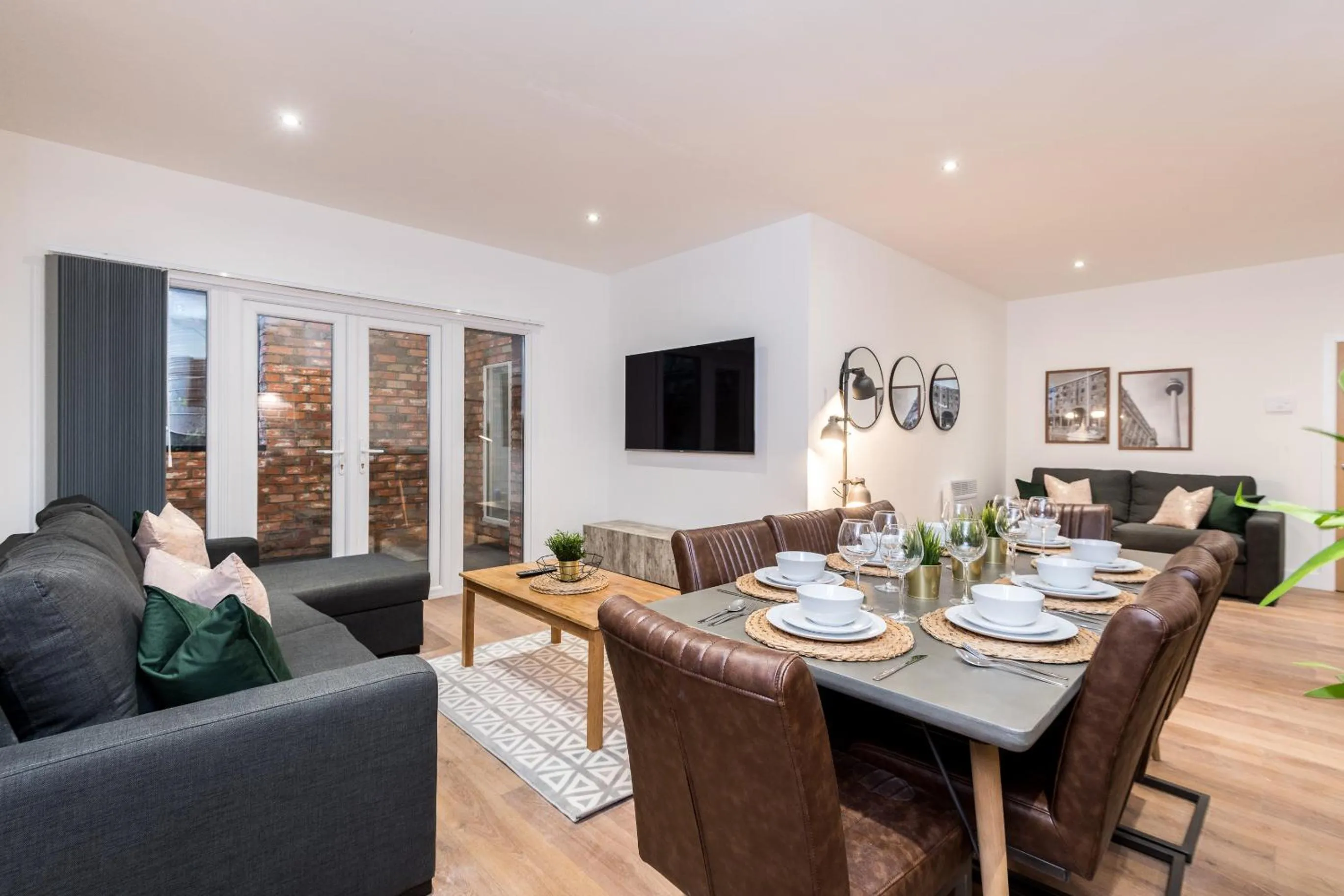 Dining area in SGT Peppers Mathew Street Apartments By Happy Days