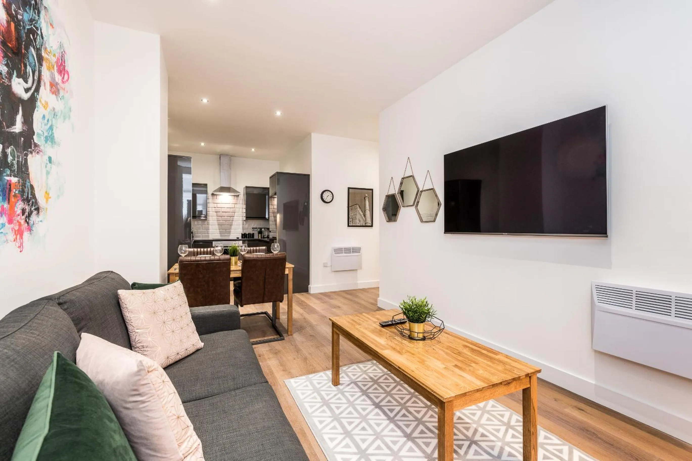 TV and multimedia in SGT Peppers Mathew Street Apartments By Happy Days