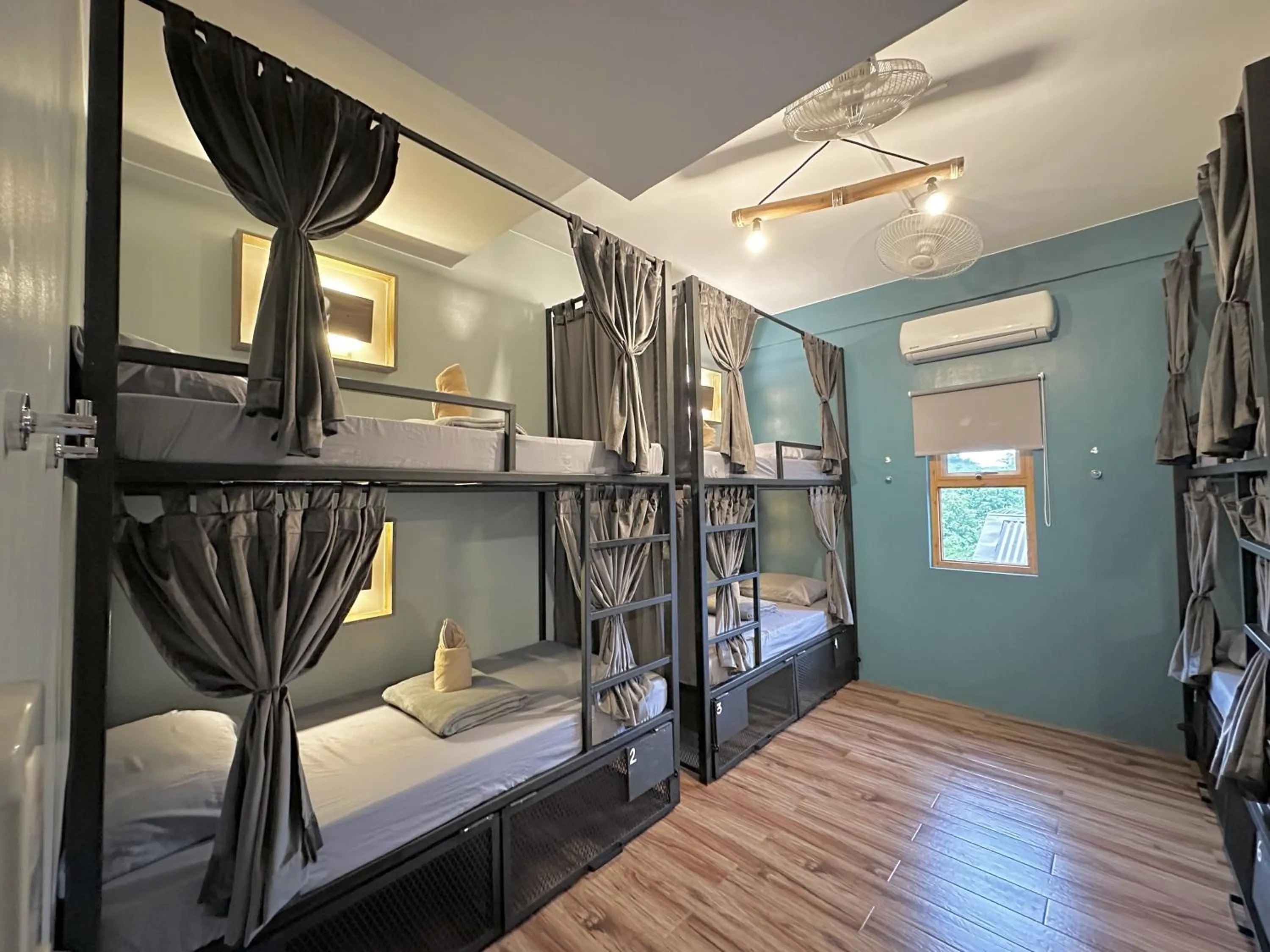 Bed in Outpost Hostel - Coron