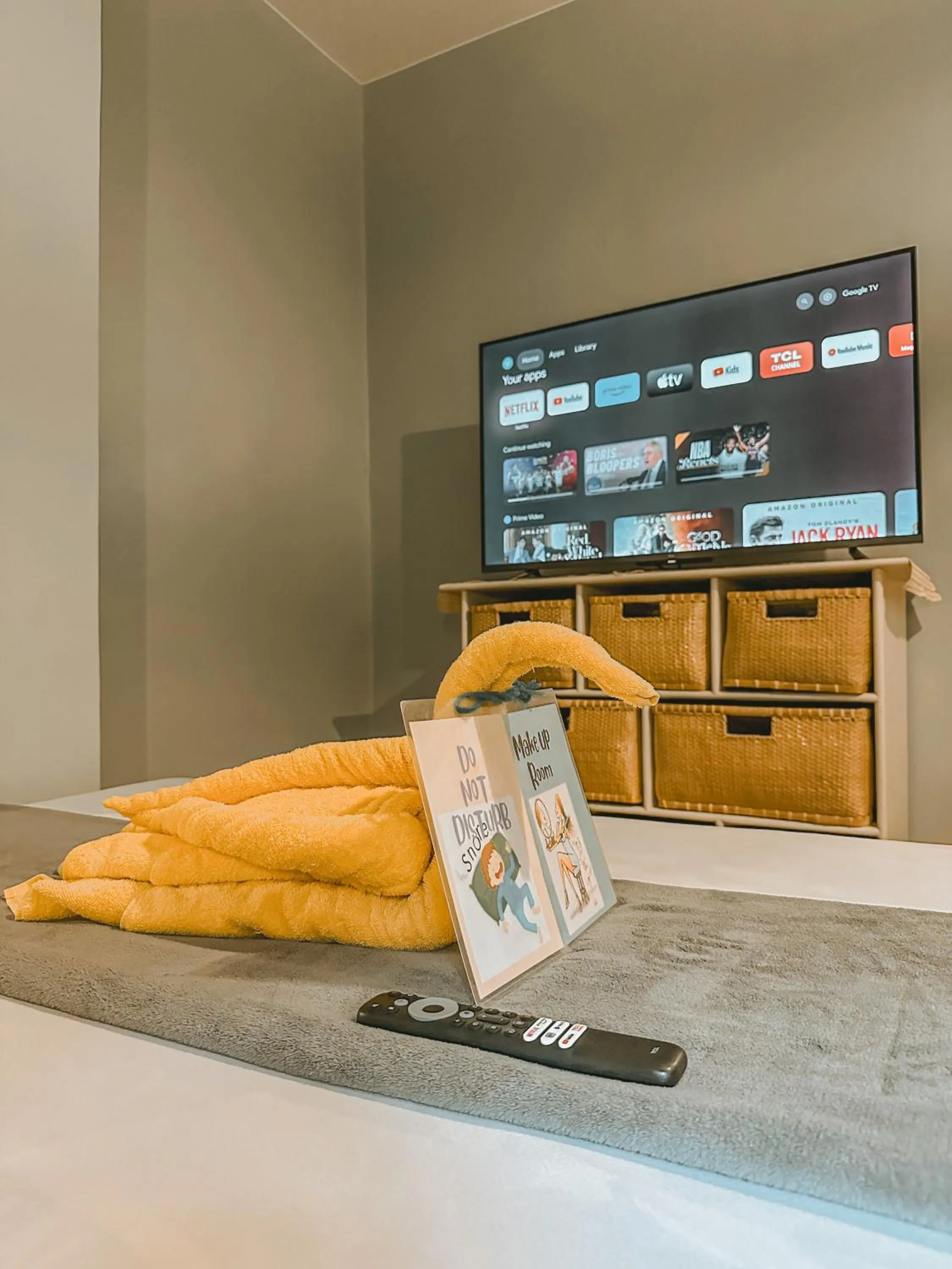 TV and multimedia, Bed in Outpost Hostel - Coron