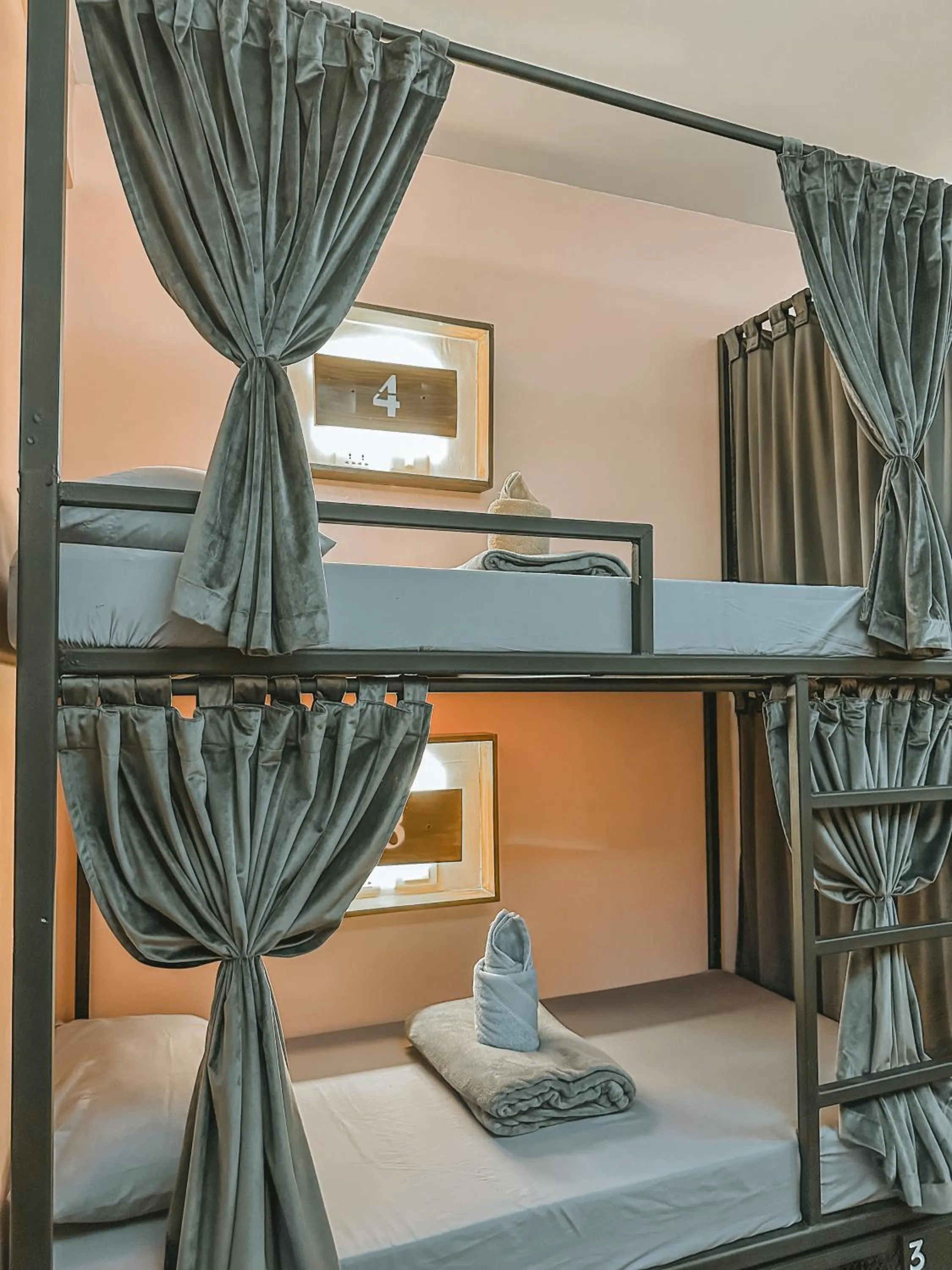 Bed in Outpost Hostel - Coron