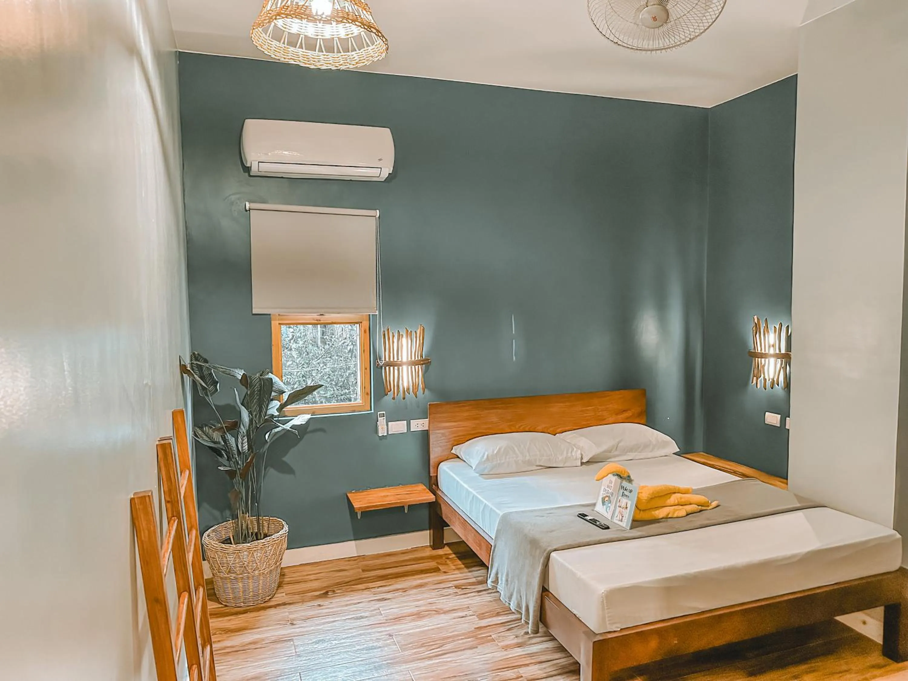 Bed in Outpost Hostel - Coron