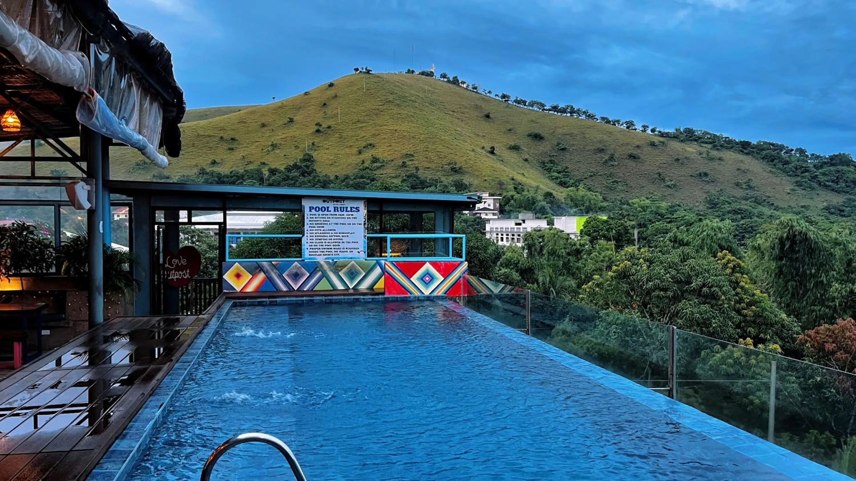Mountain view in Outpost Hostel - Coron