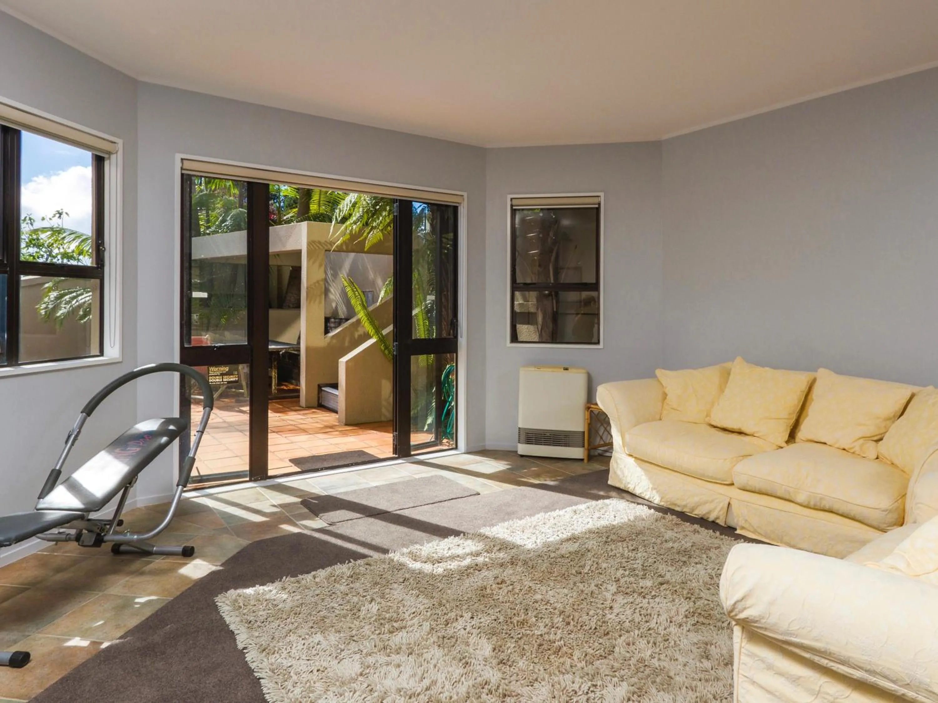 Beachside Holiday - Castor Bay Holiday Apartment