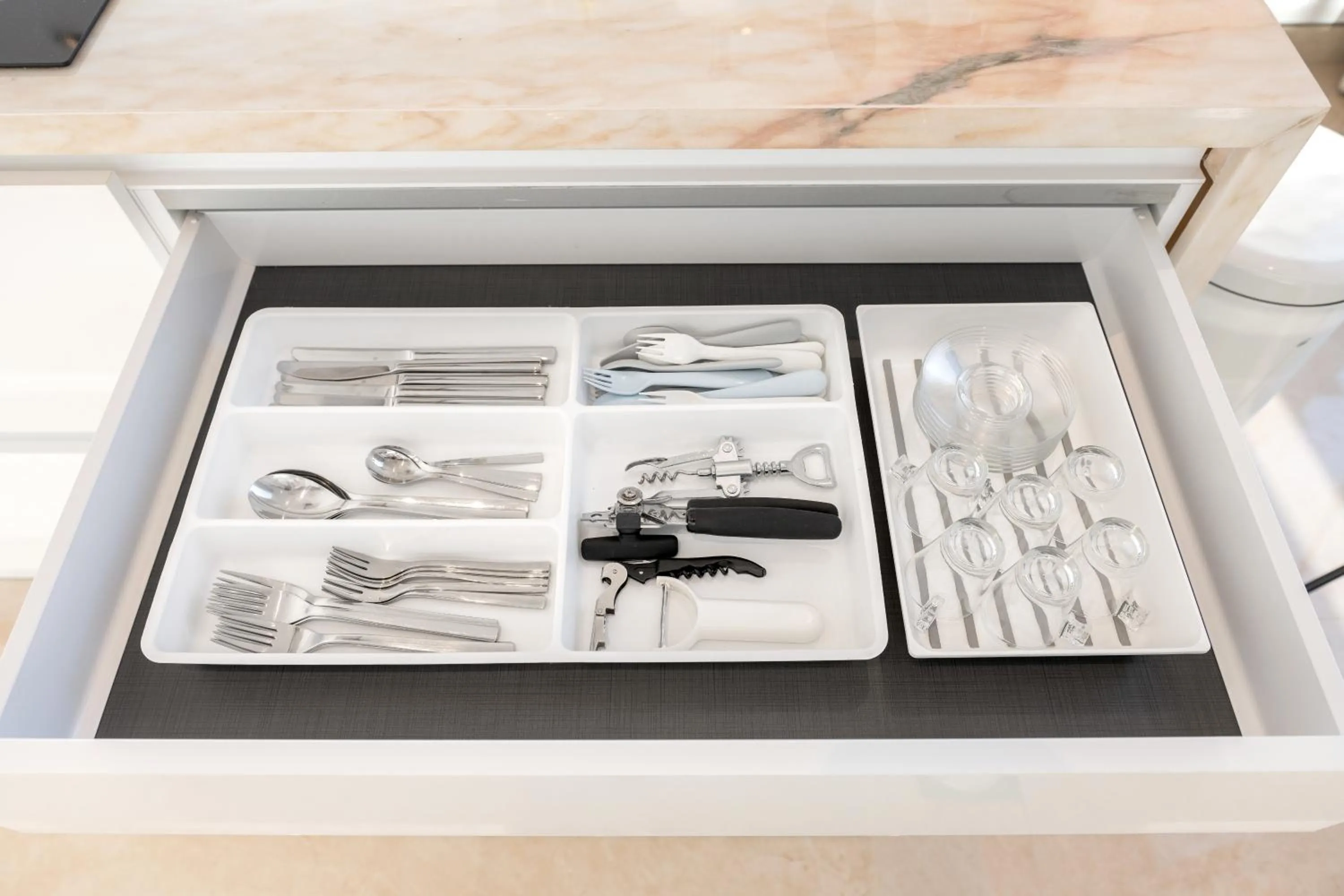 Kitchen or kitchenette in Posh 2 BR Oceanfront Apt in the Heart of Bluewaters Island