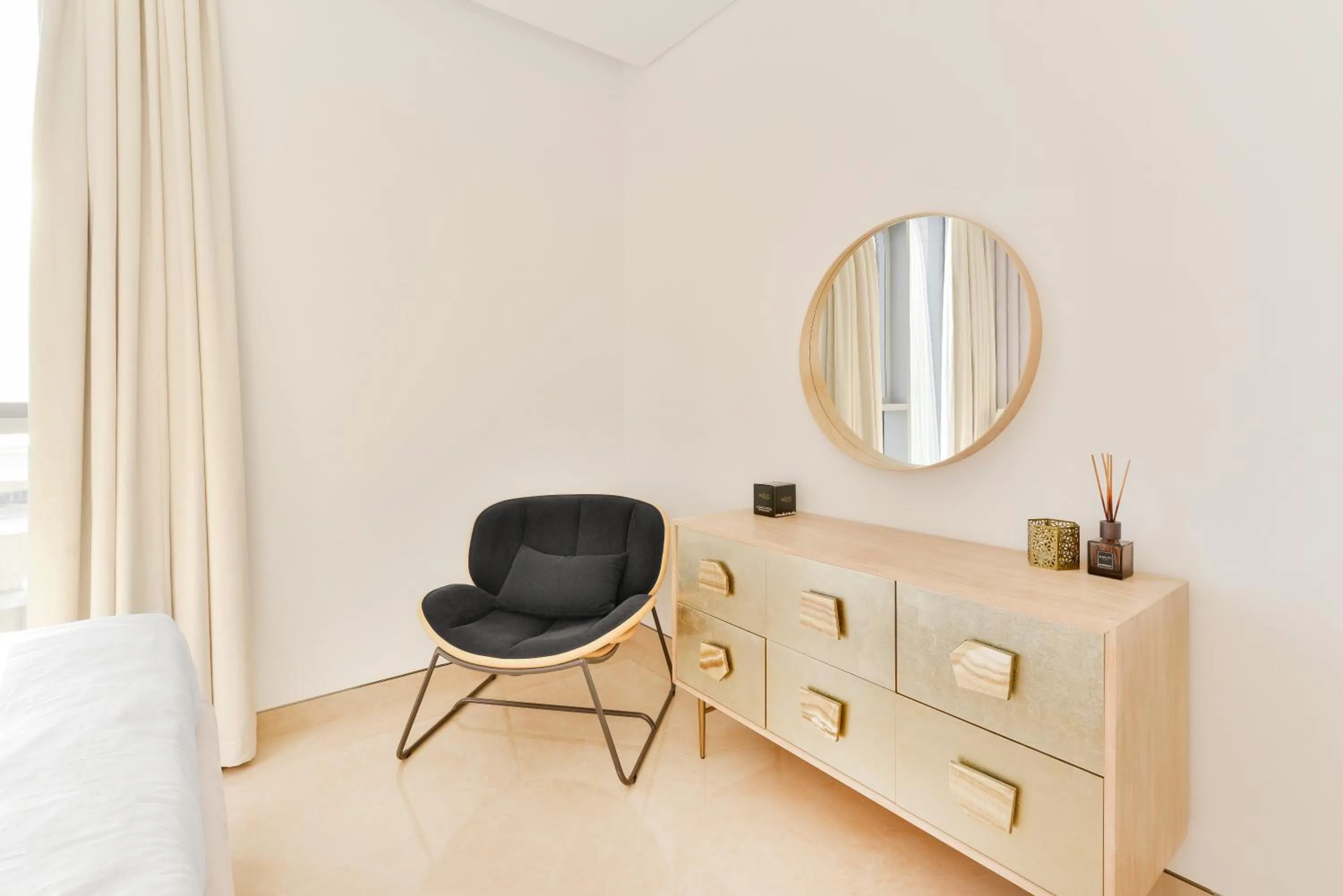 Seating area in Posh 2 BR Oceanfront Apt in the Heart of Bluewaters Island