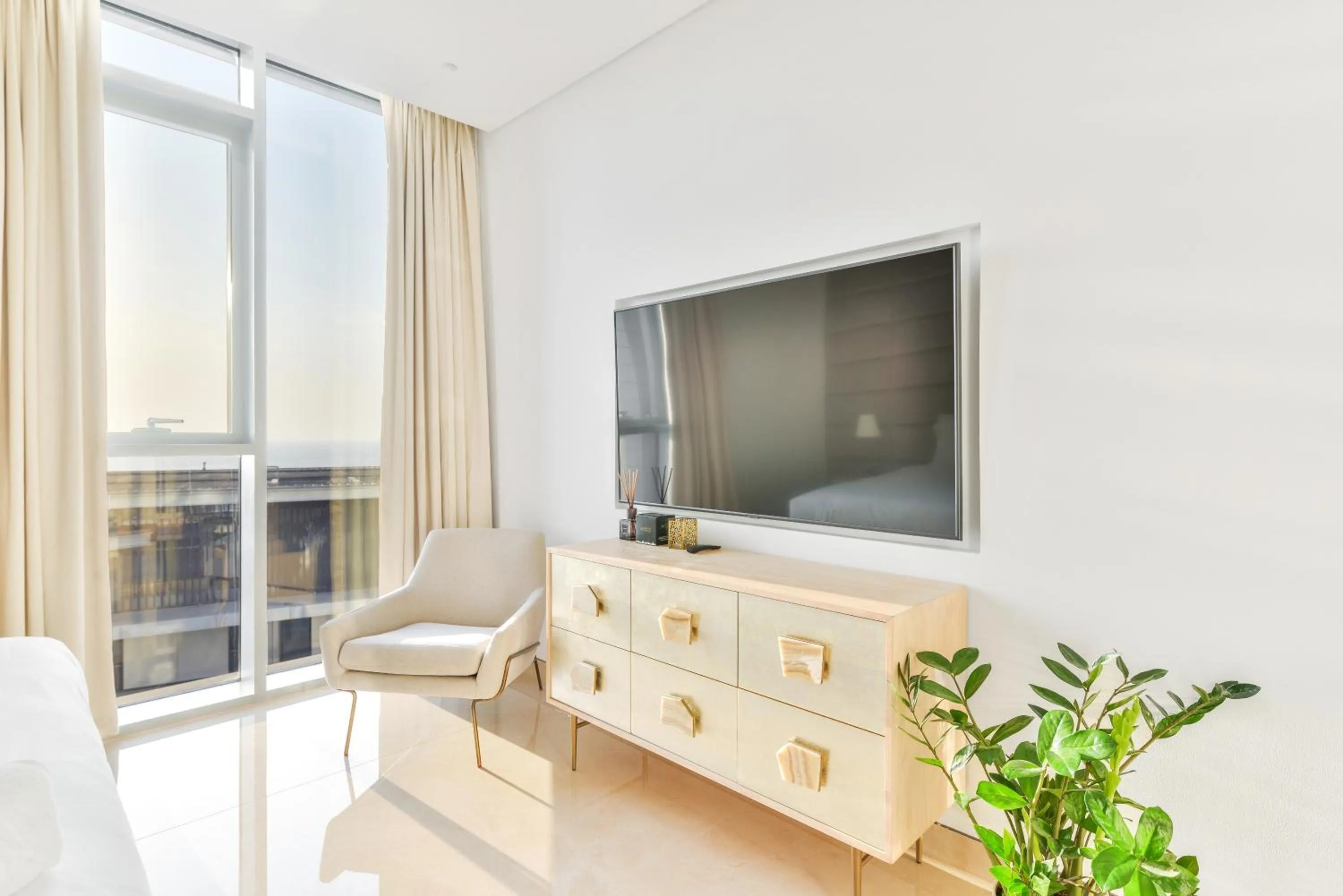 TV and multimedia in Posh 2 BR Oceanfront Apt in the Heart of Bluewaters Island