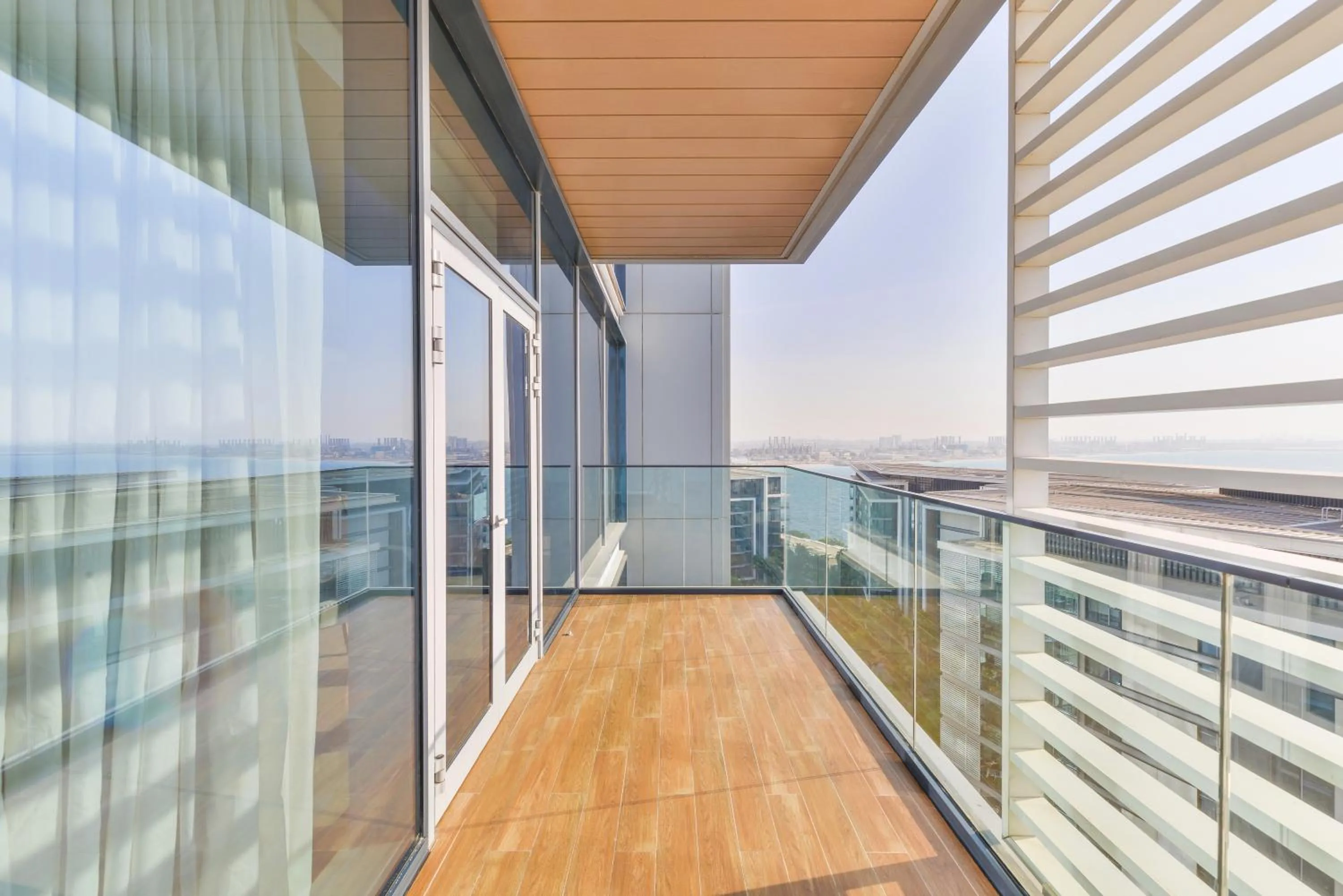 Day in Posh 2 BR Oceanfront Apt in the Heart of Bluewaters Island