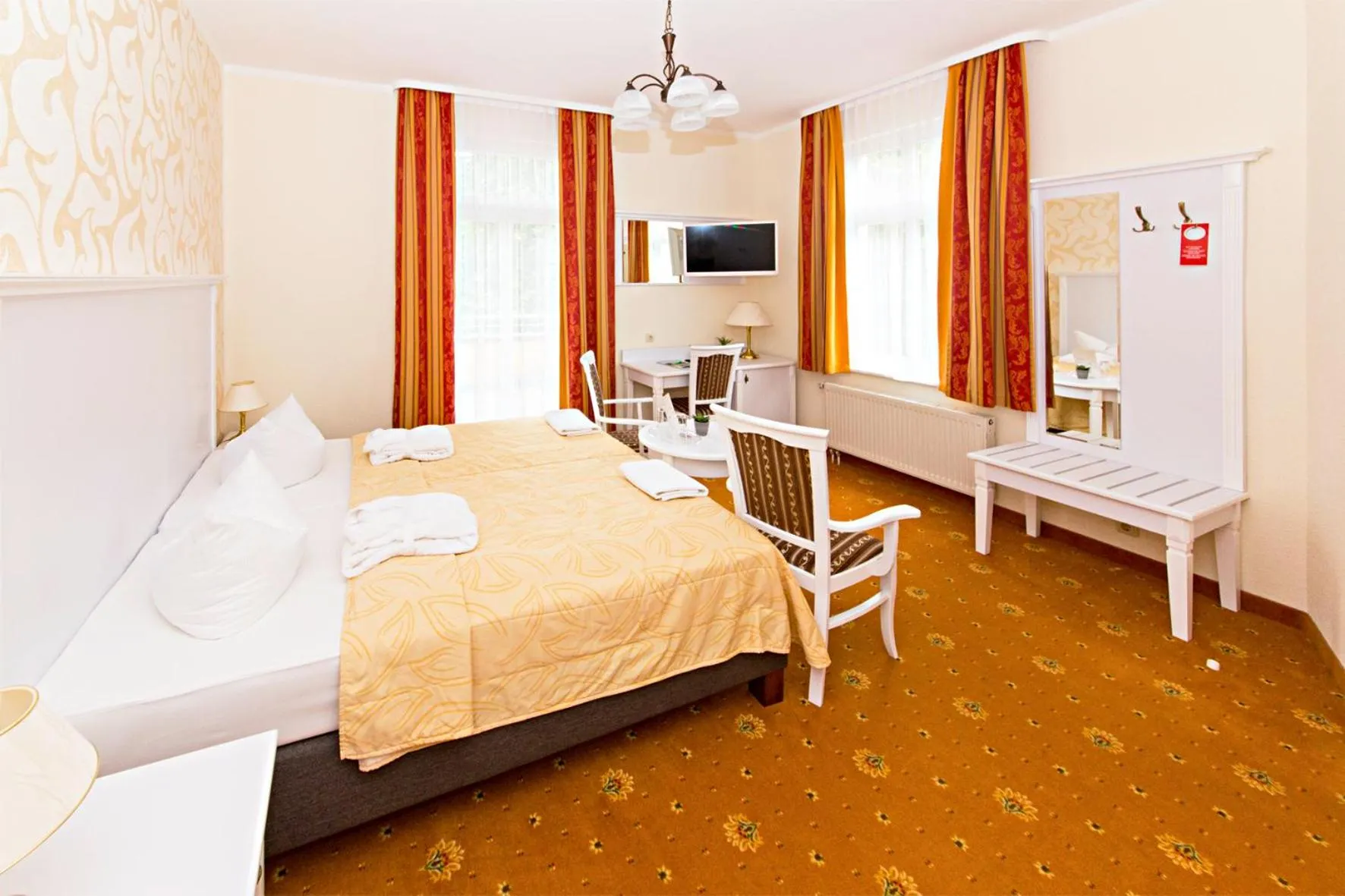 Living room, Bed in Ostseehotel Villen im Park - ein Rovell Hotel