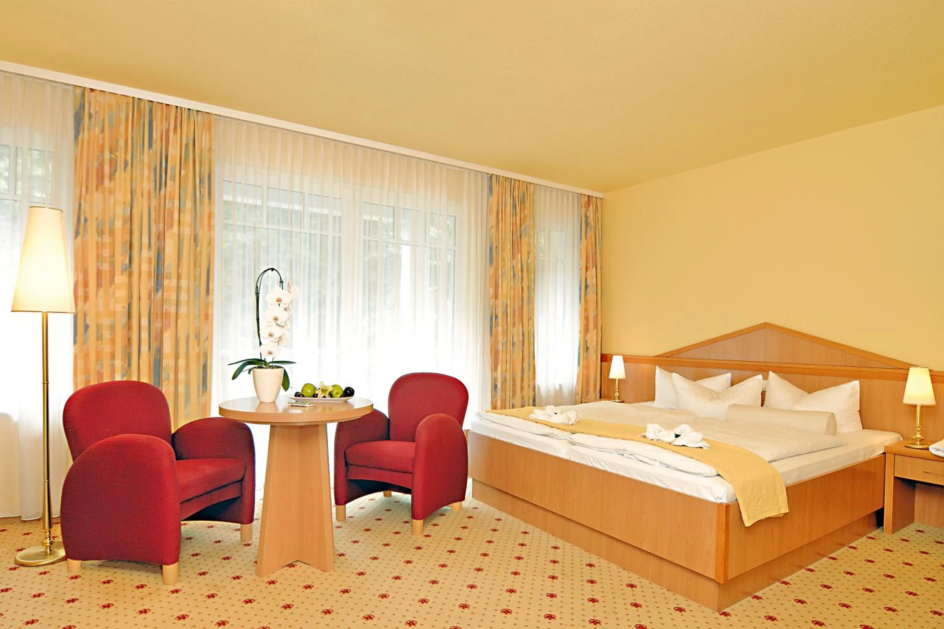 Living room, Bed in Ostseehotel Villen im Park - ein Rovell Hotel