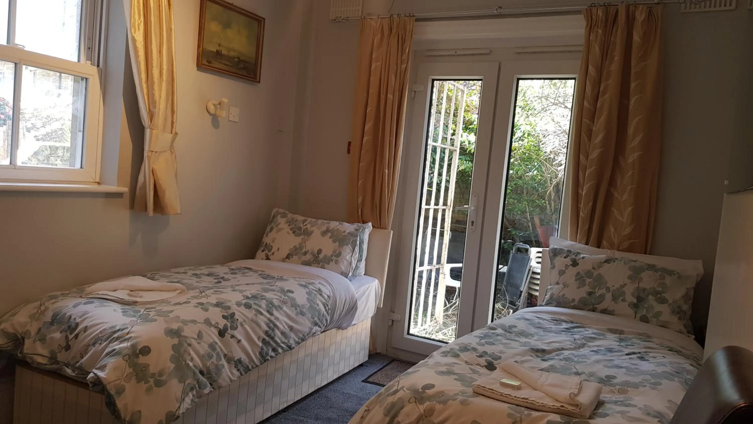 Bedroom, Bed in Oakley Hotel