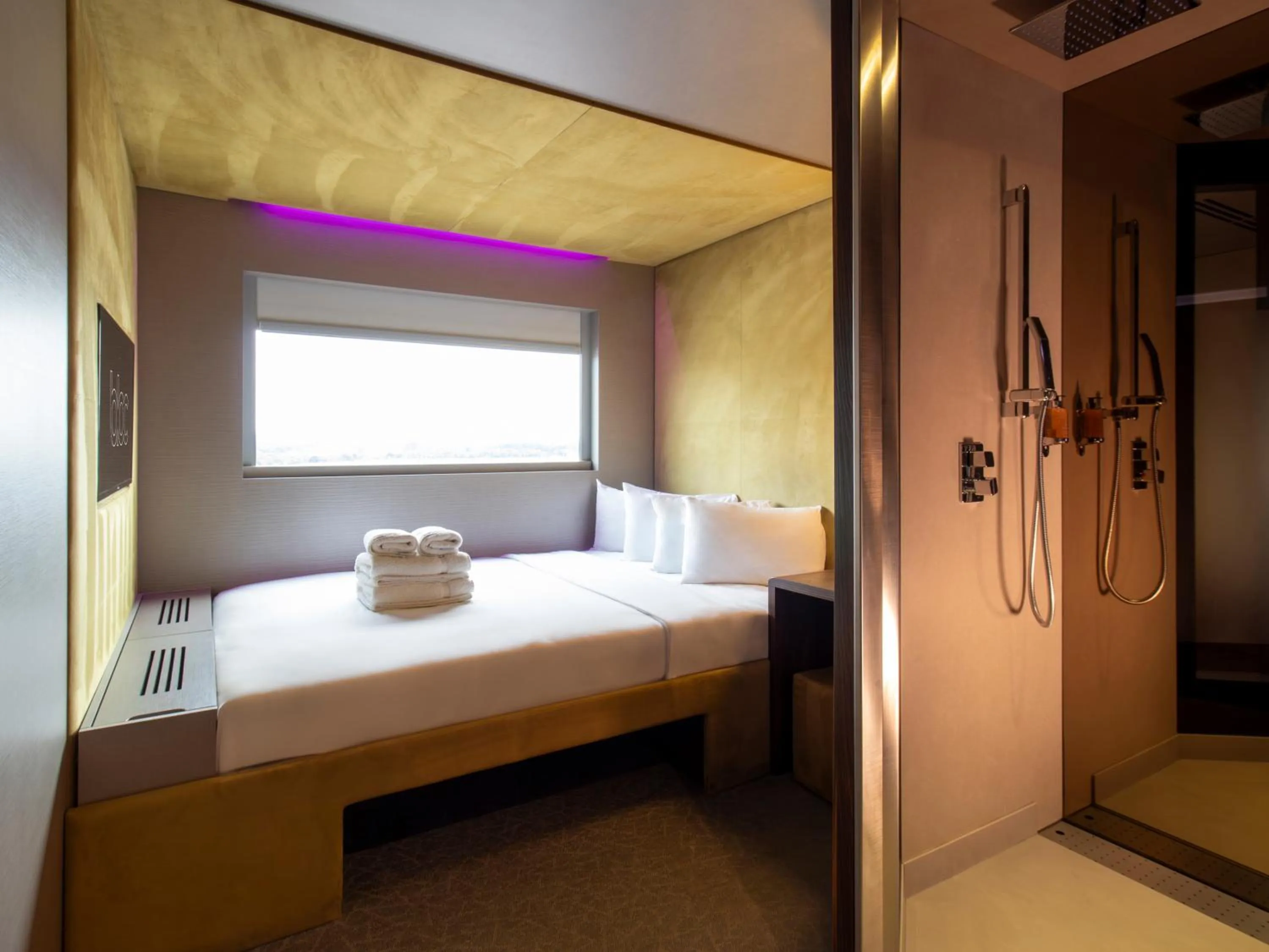 Bedroom, Bed in Bloc Hotel London Gatwick Airport