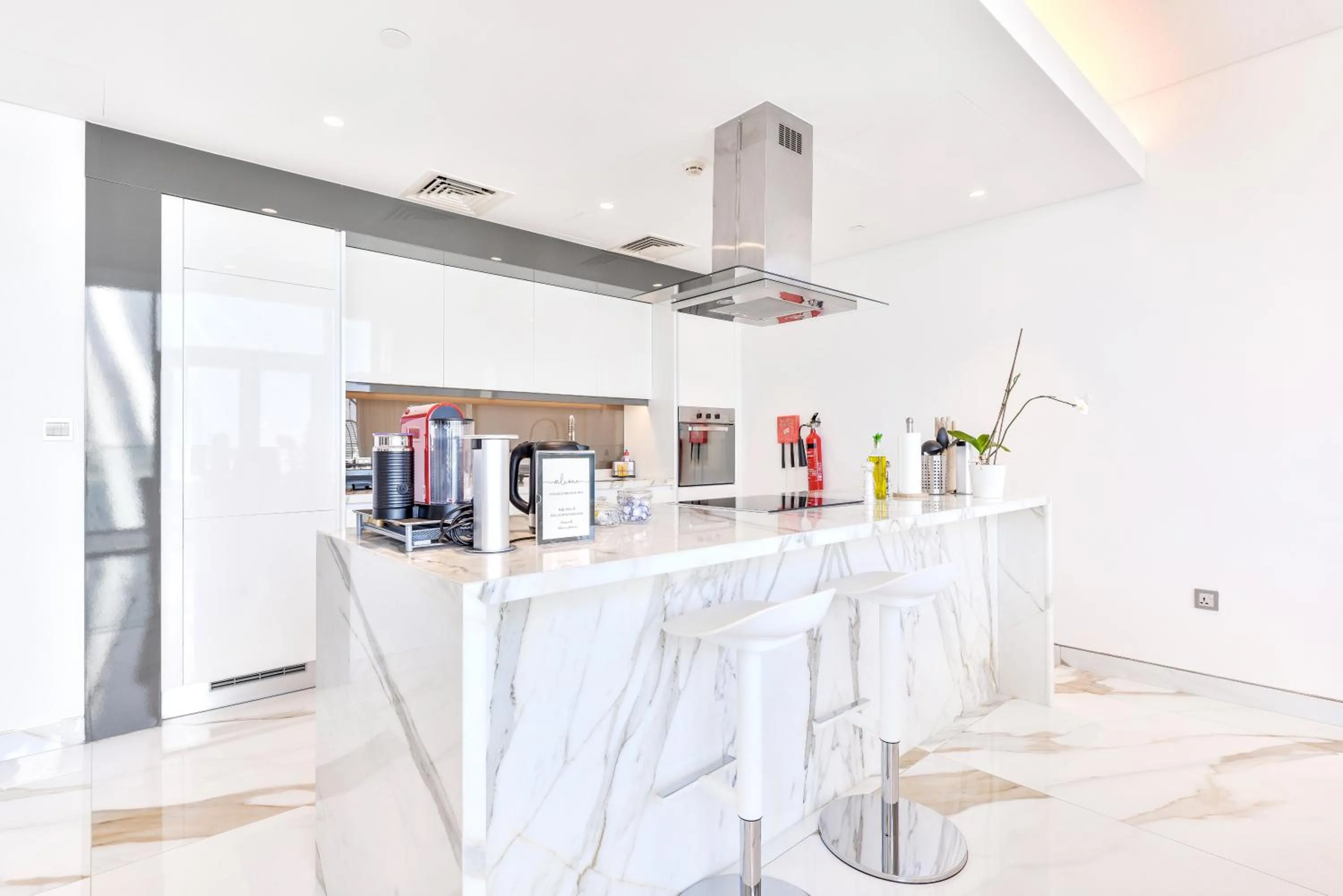 Coffee/tea facilities in Lavish & Equipped oceanfront 2 BR facing Ain Dubai