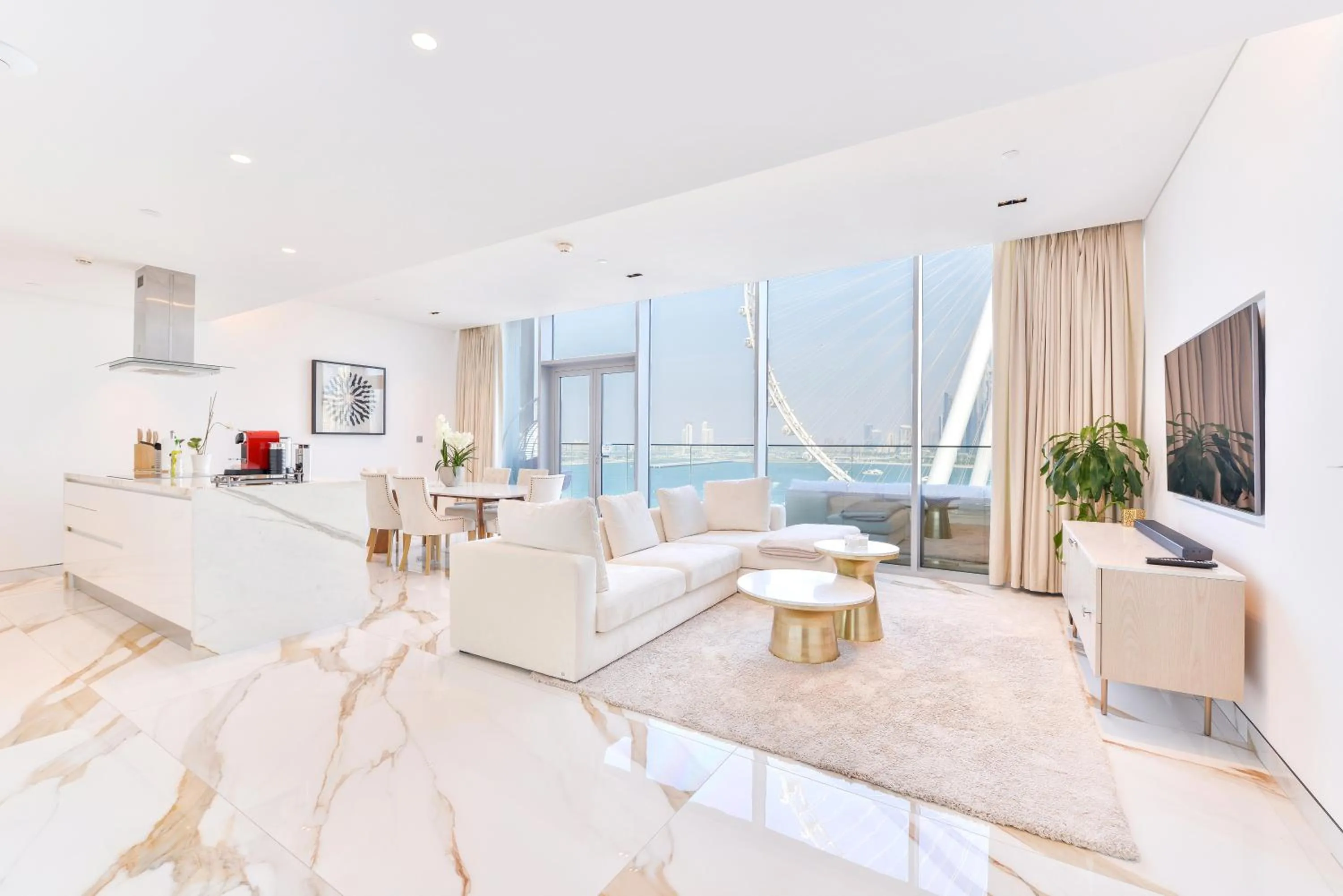 Communal lounge/ TV room in Lavish & Equipped oceanfront 2 BR facing Ain Dubai