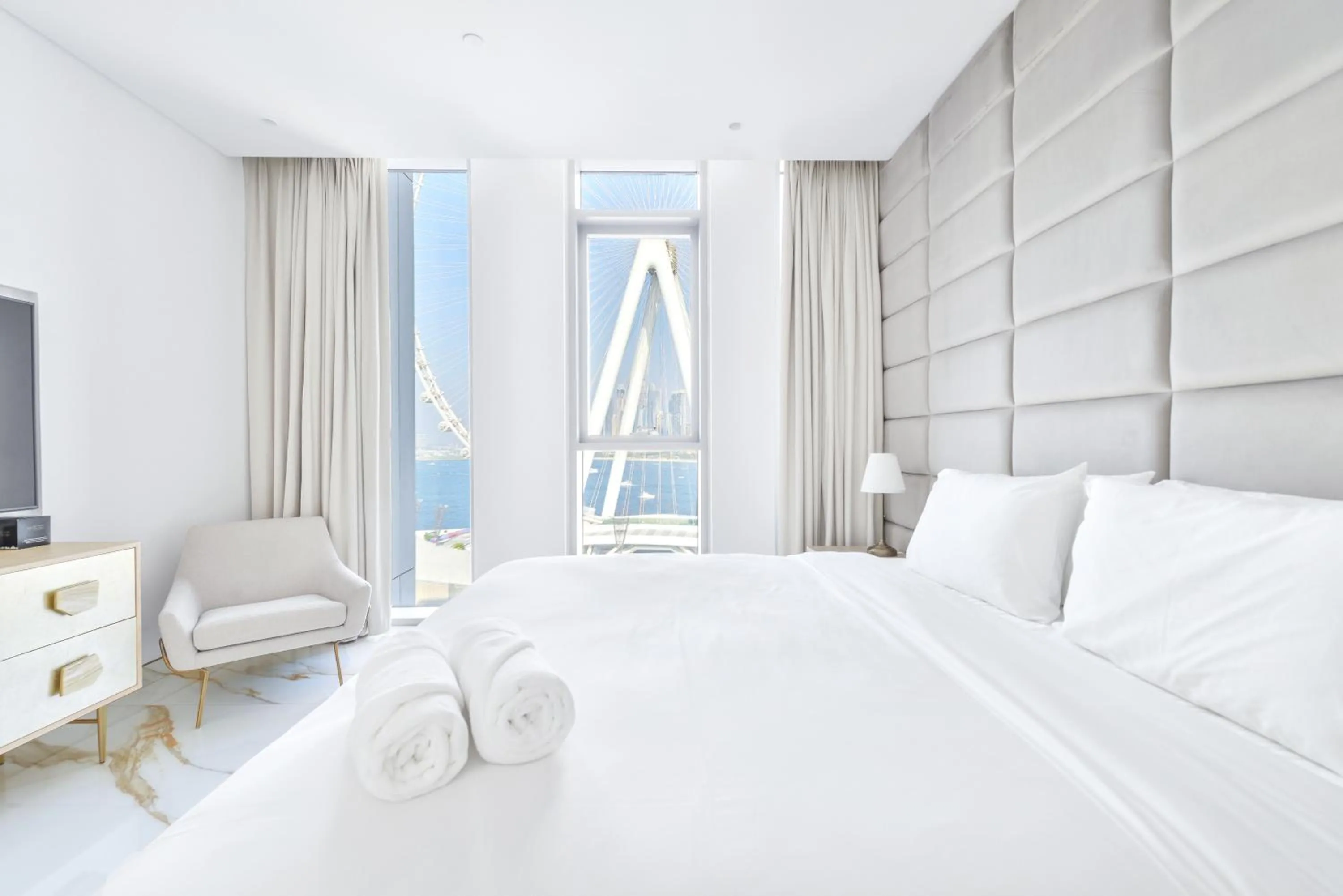 Bed in Lavish & Equipped oceanfront 2 BR facing Ain Dubai