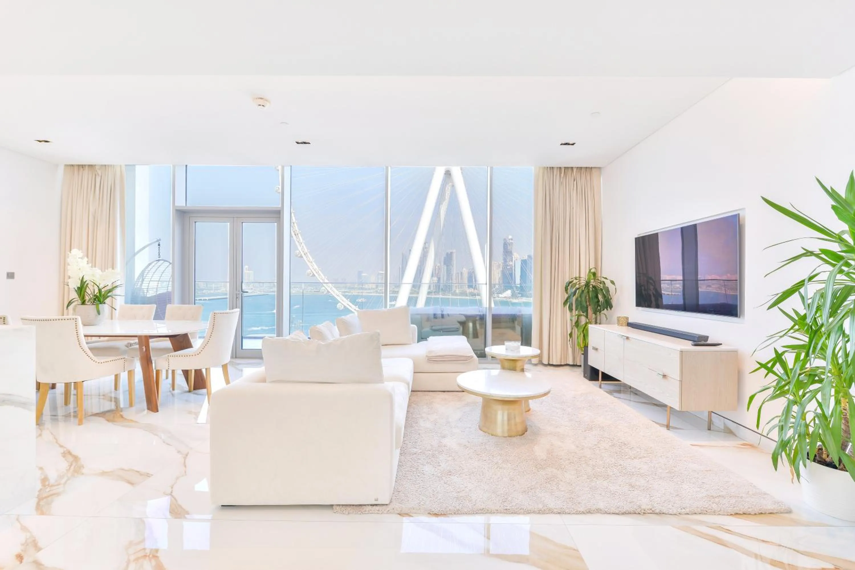 Communal lounge/ TV room in Lavish & Equipped oceanfront 2 BR facing Ain Dubai