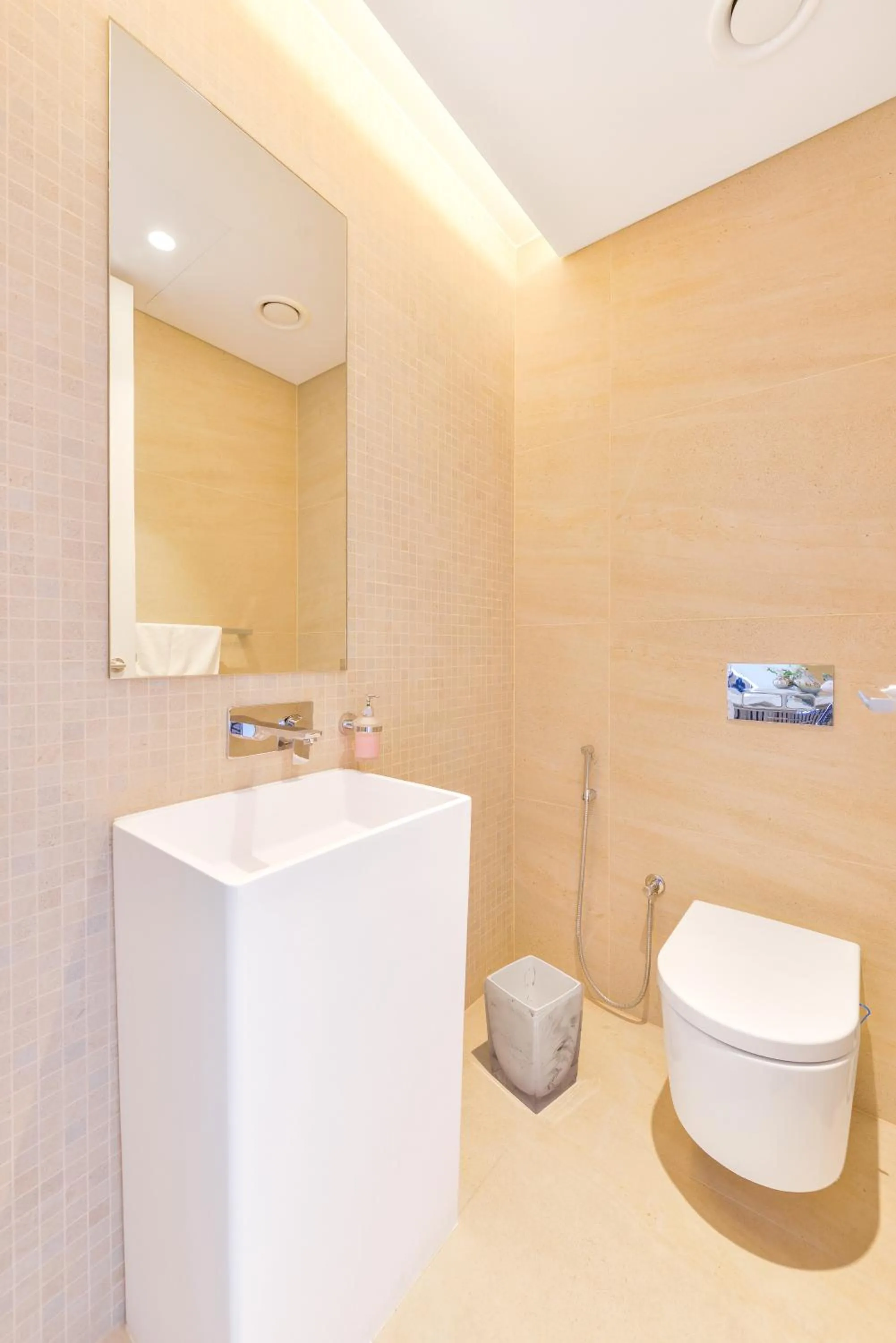 Toilet in Lavish & Equipped oceanfront 2 BR facing Ain Dubai