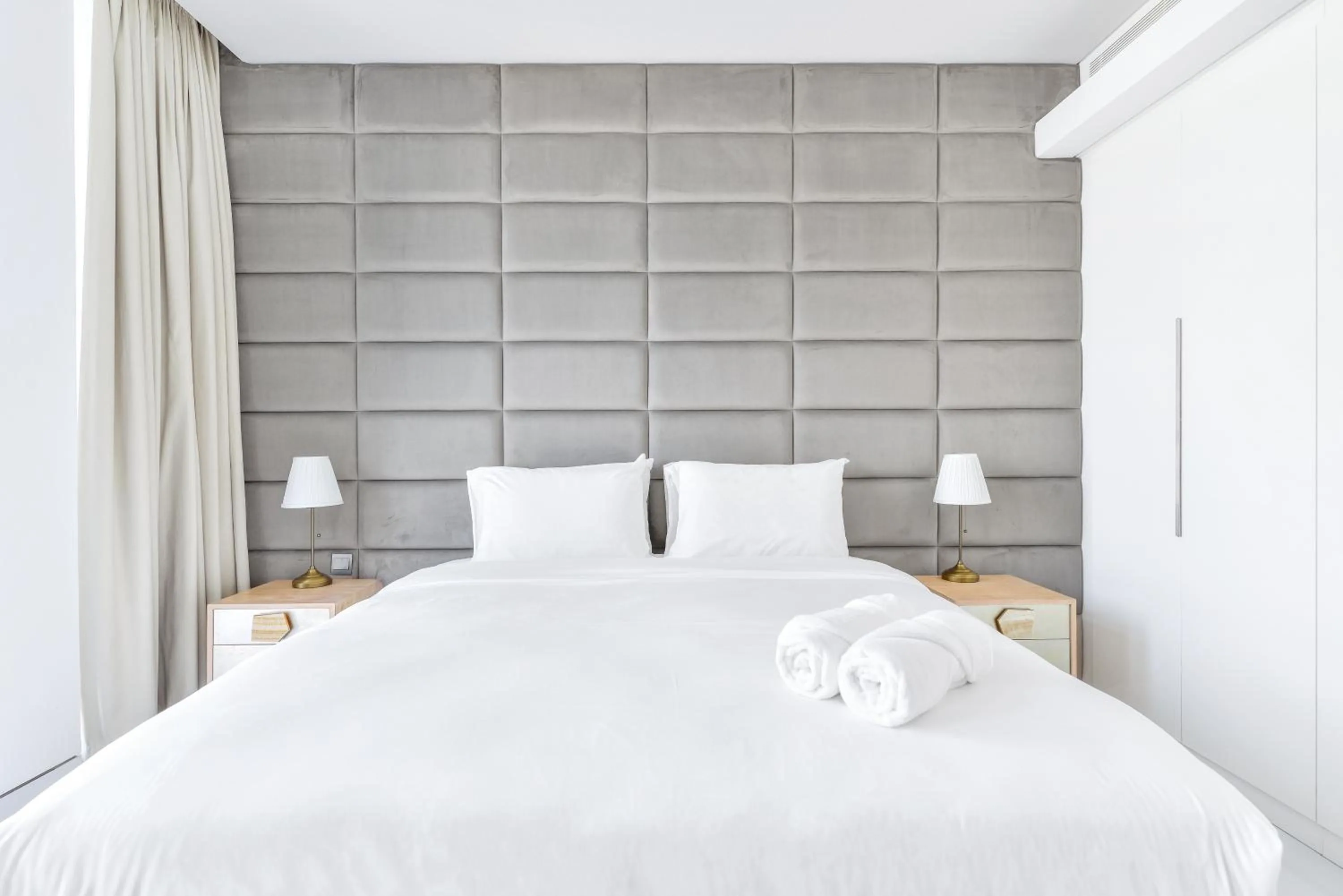 Bed in Lavish & Equipped oceanfront 2 BR facing Ain Dubai