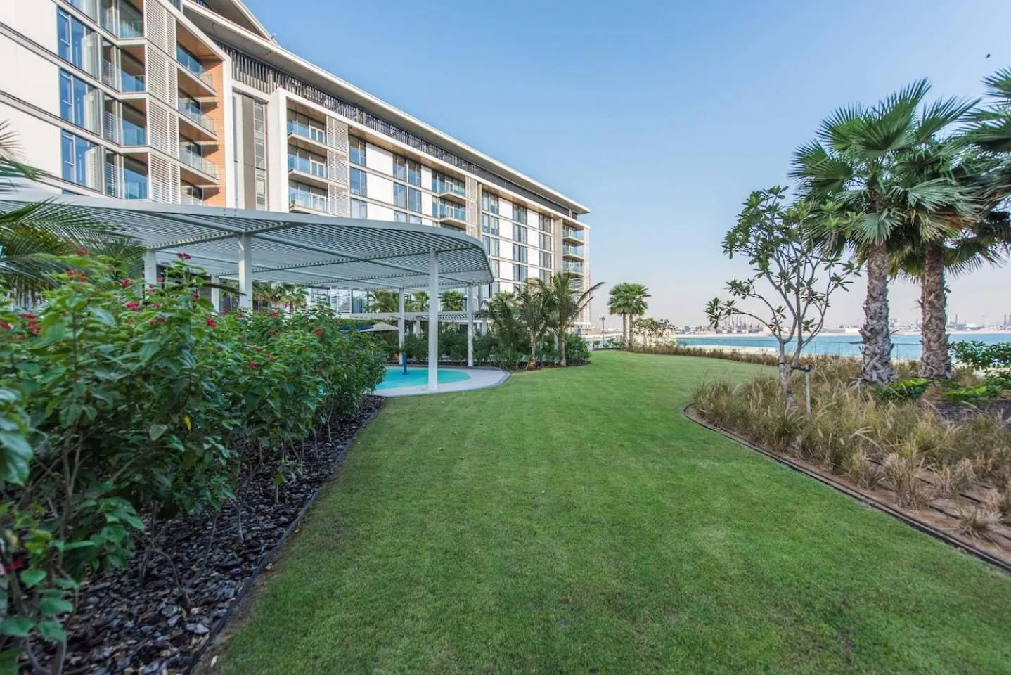 Property building in Lavish & Equipped oceanfront 2 BR facing Ain Dubai