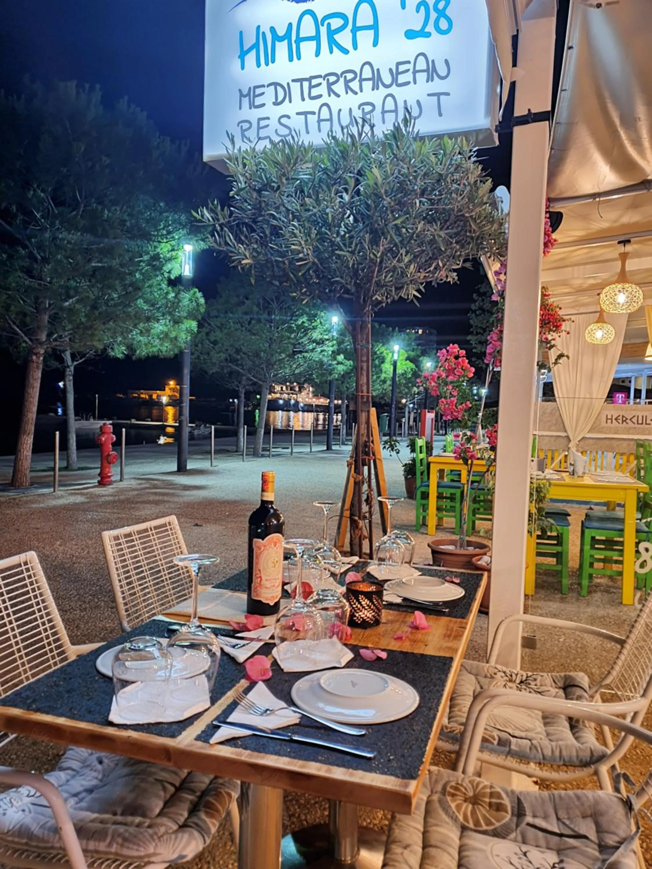 Restaurant/places to eat in Himara 28 Hotel