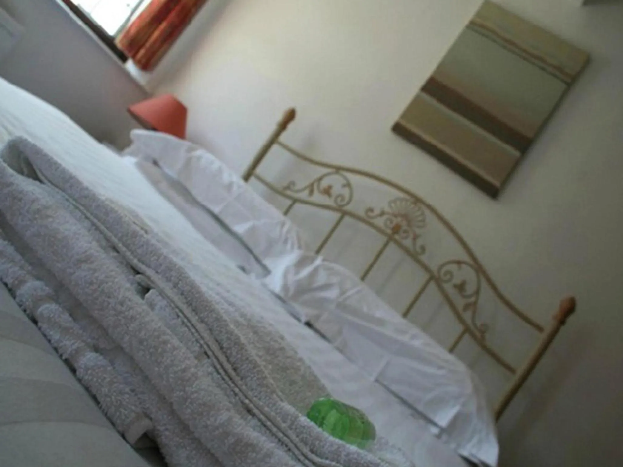 Bed in Beverley Inn & Hotel