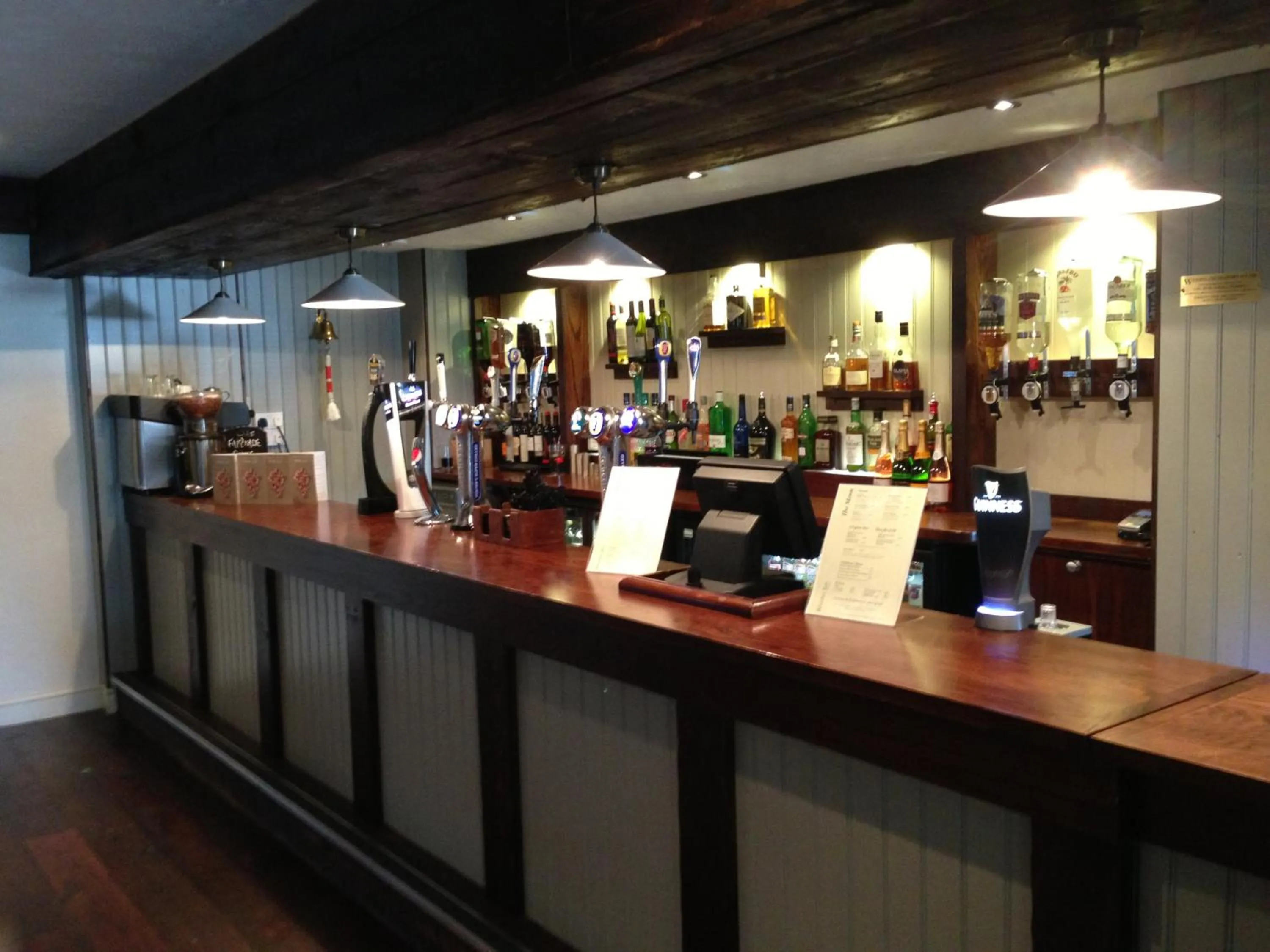 Lounge or bar in Beverley Inn & Hotel