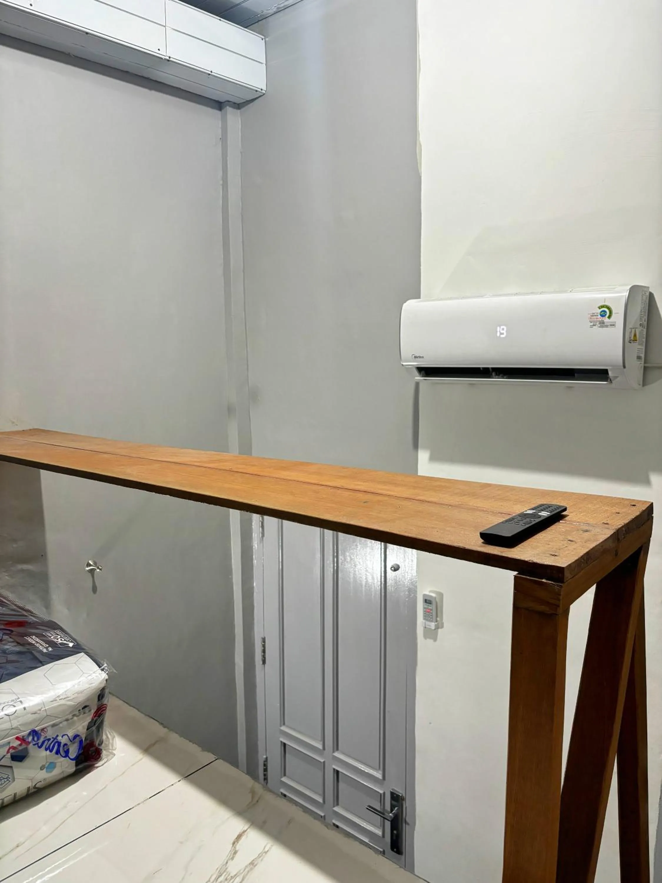air conditioner in Kost Harian Semarang Murah