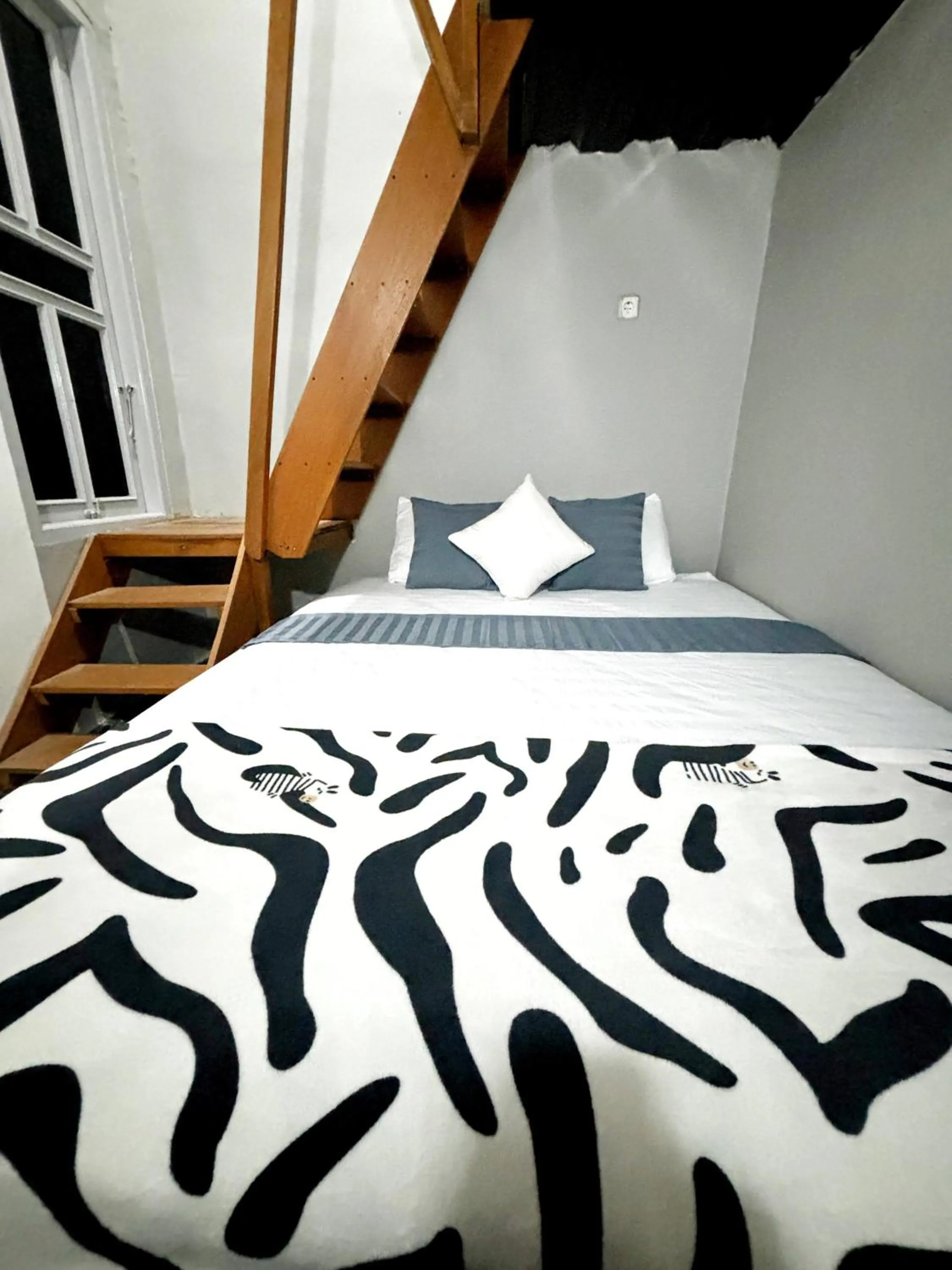 Bed in Kost Harian Semarang Murah