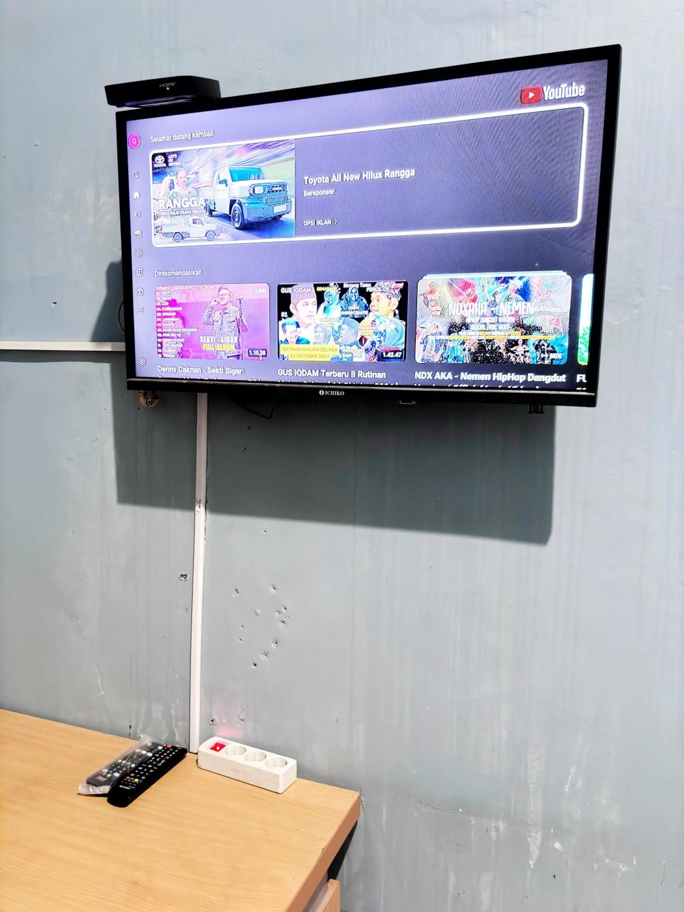 Communal lounge/ TV room in Kost Harian Semarang Murah