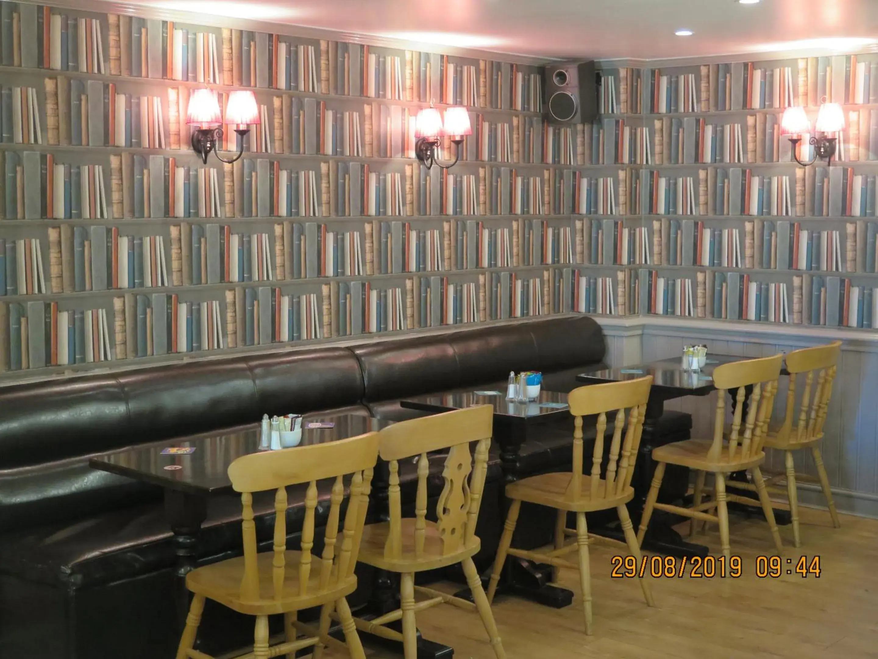 Lounge or bar in Oyster Fleet Hotel Lounge or bar in Oyster Fleet Hotel