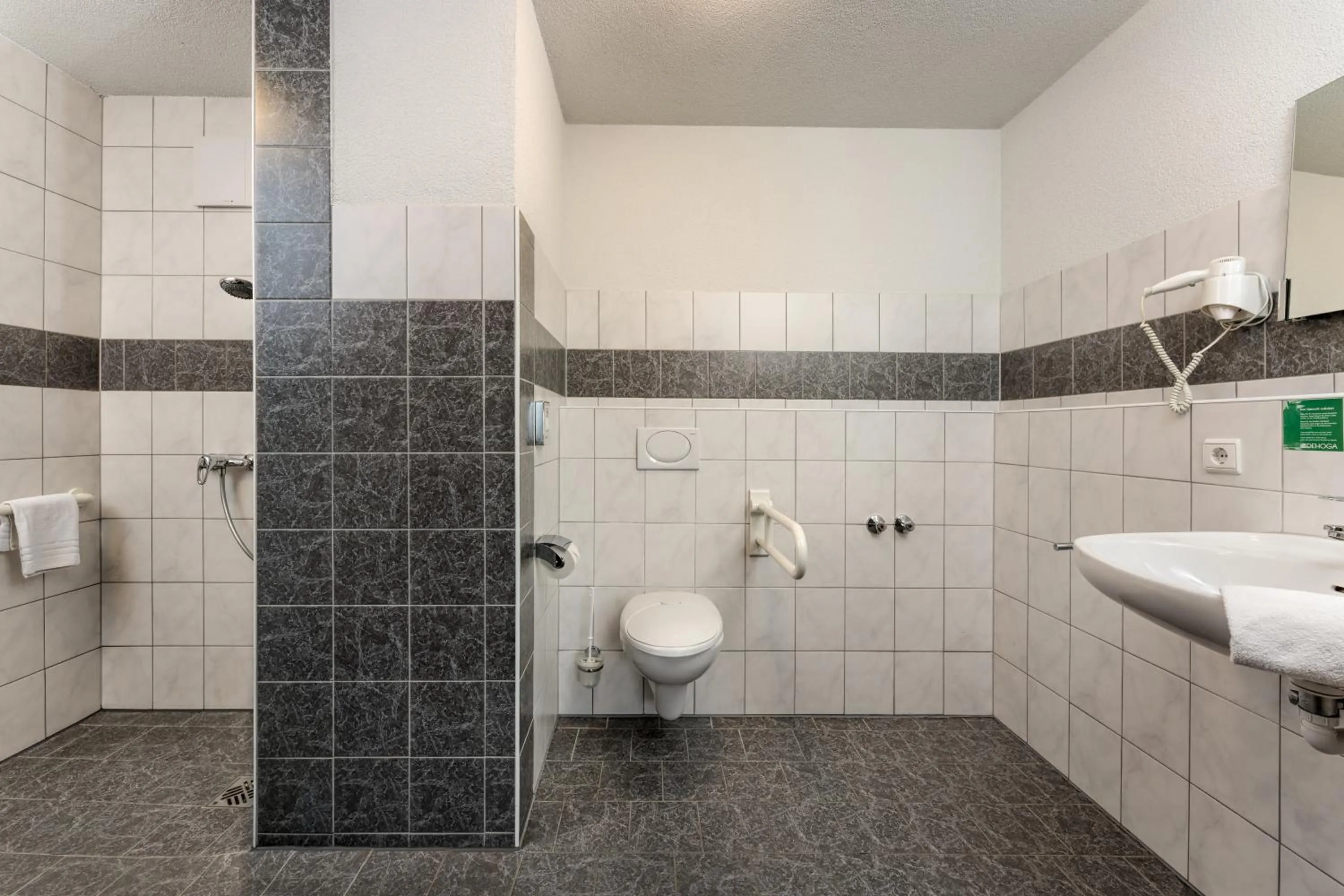 Shower in Hotel Apollon Rust