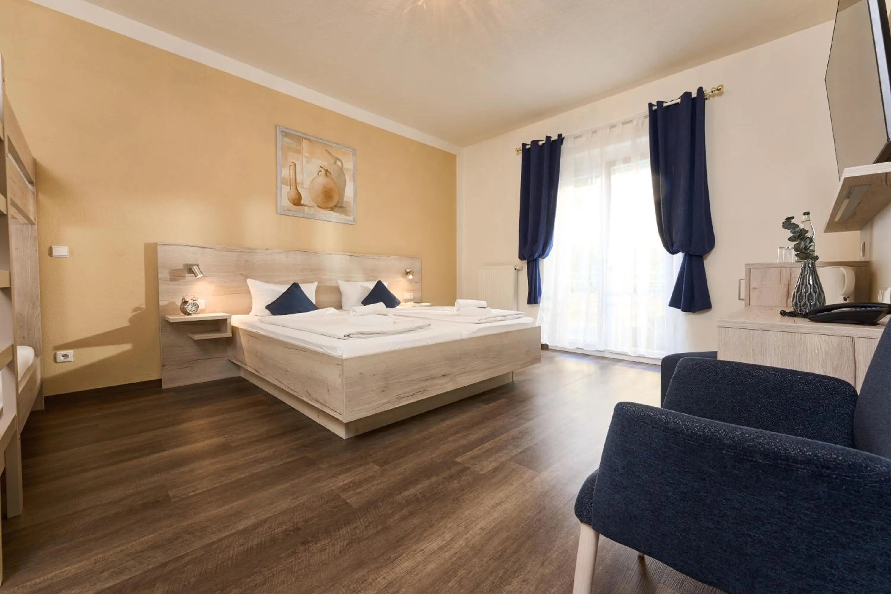 Bedroom, Bed in Hotel Apollon Rust