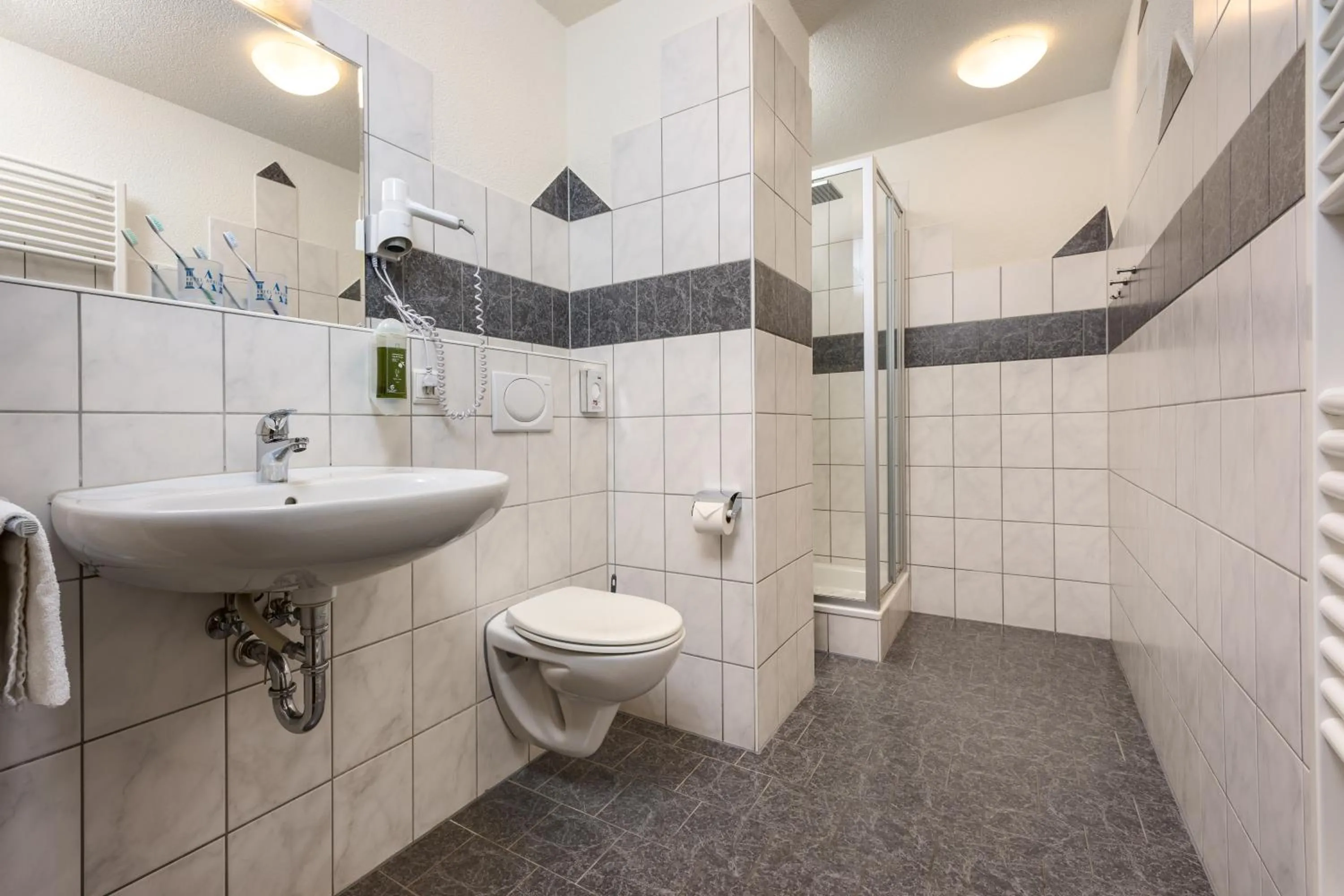 Shower in Hotel Apollon Rust