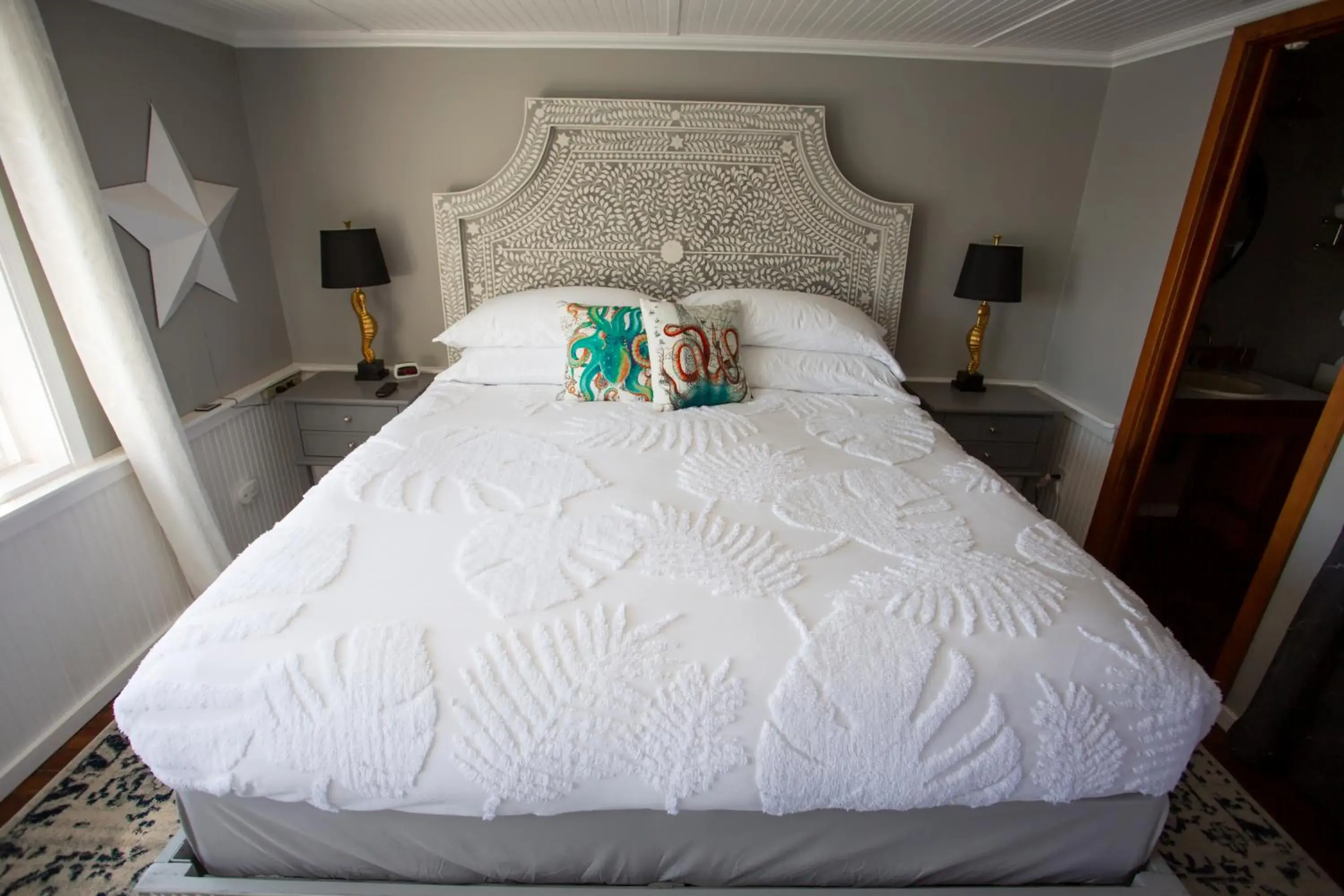 King Room with Sea View in The Newport Belle King Room with Sea View in The Newport Belle