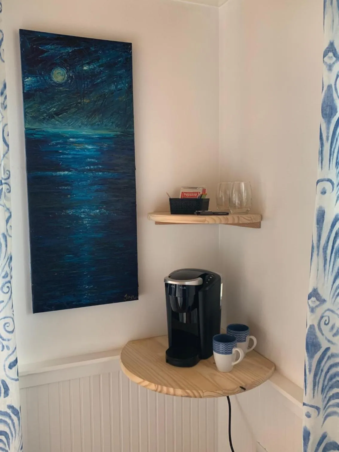 Coffee/tea facilities in The Newport Belle