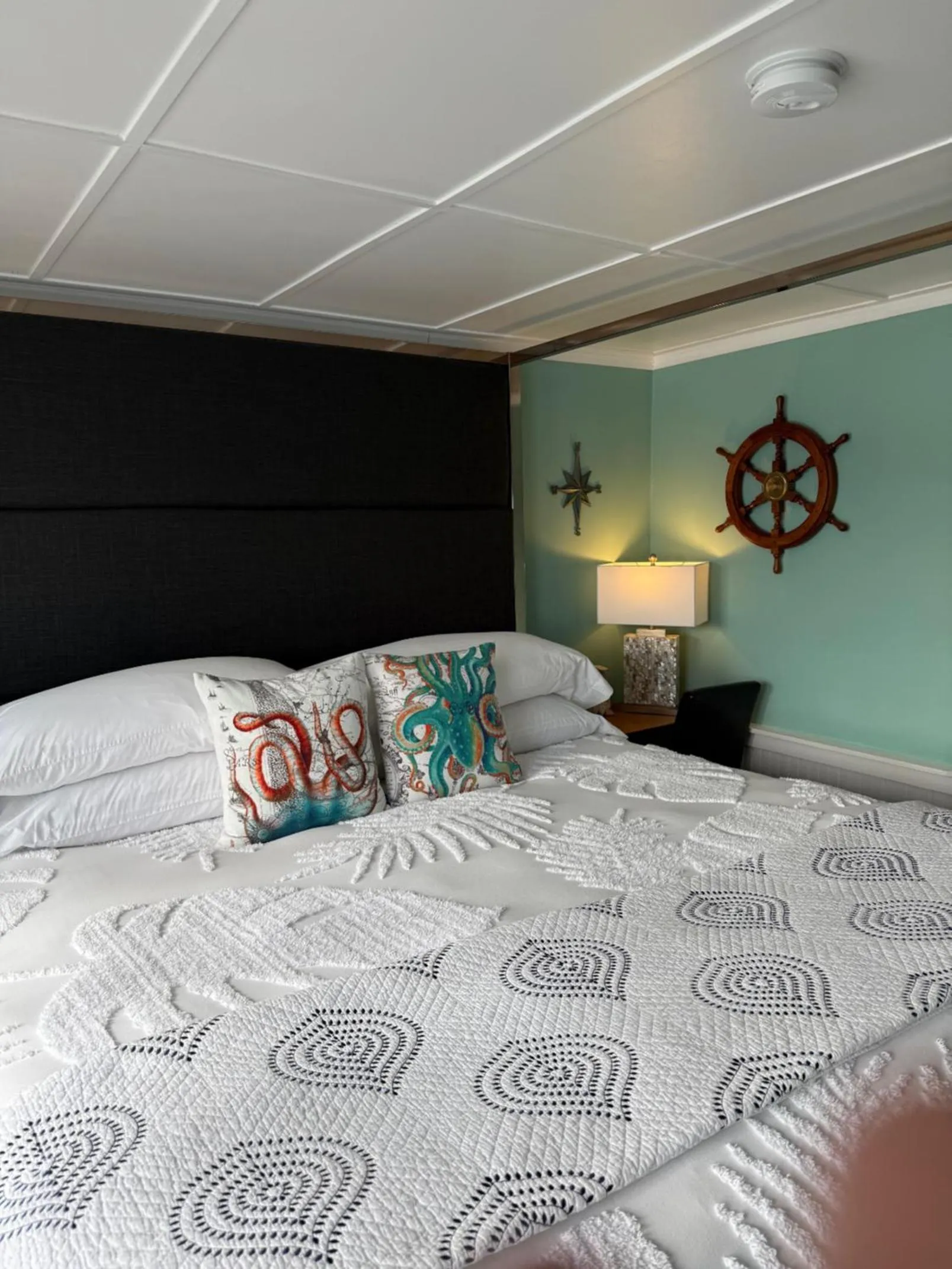 Bedroom, Bed in The Newport Belle