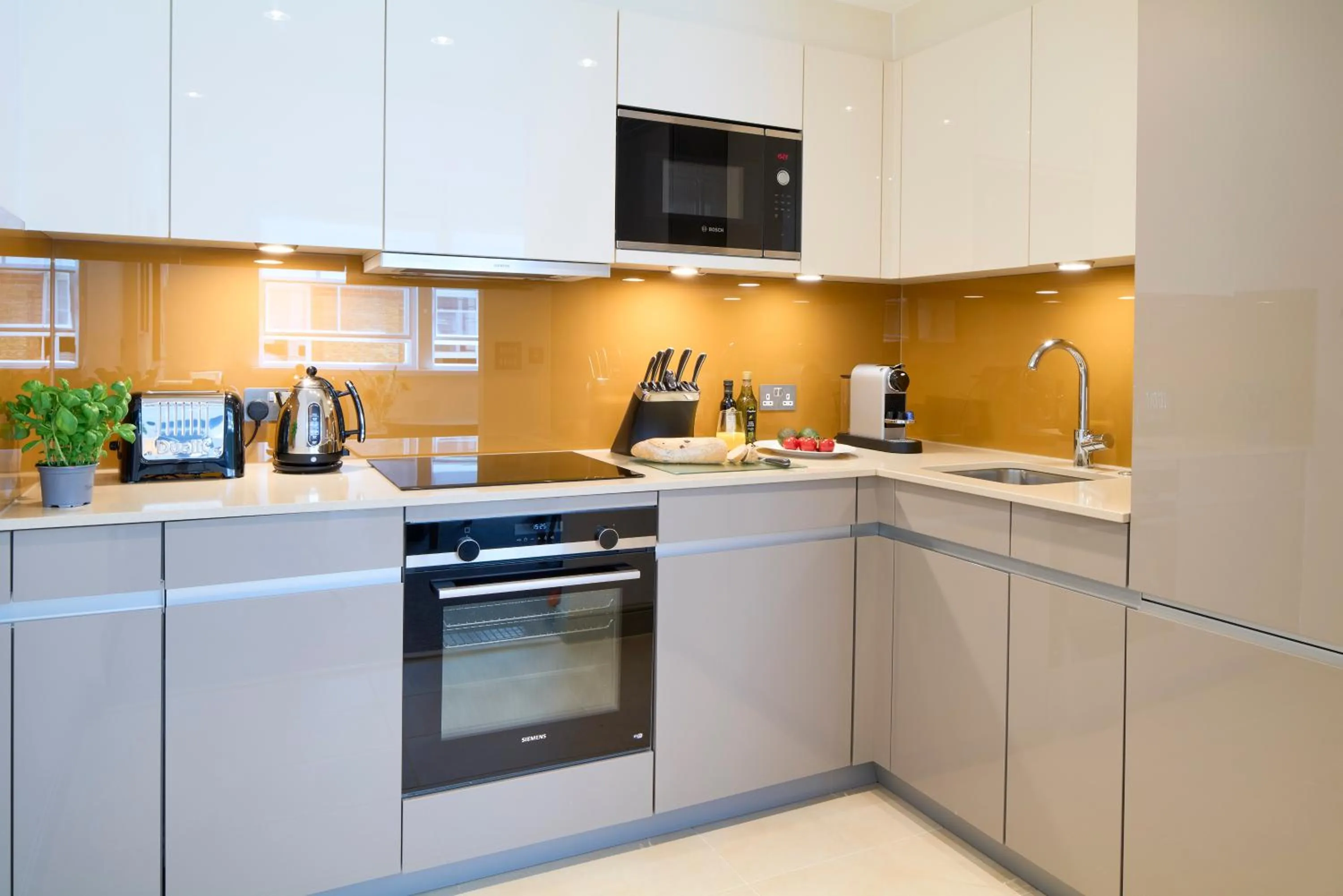 Kitchen or kitchenette in Cheval Calico House