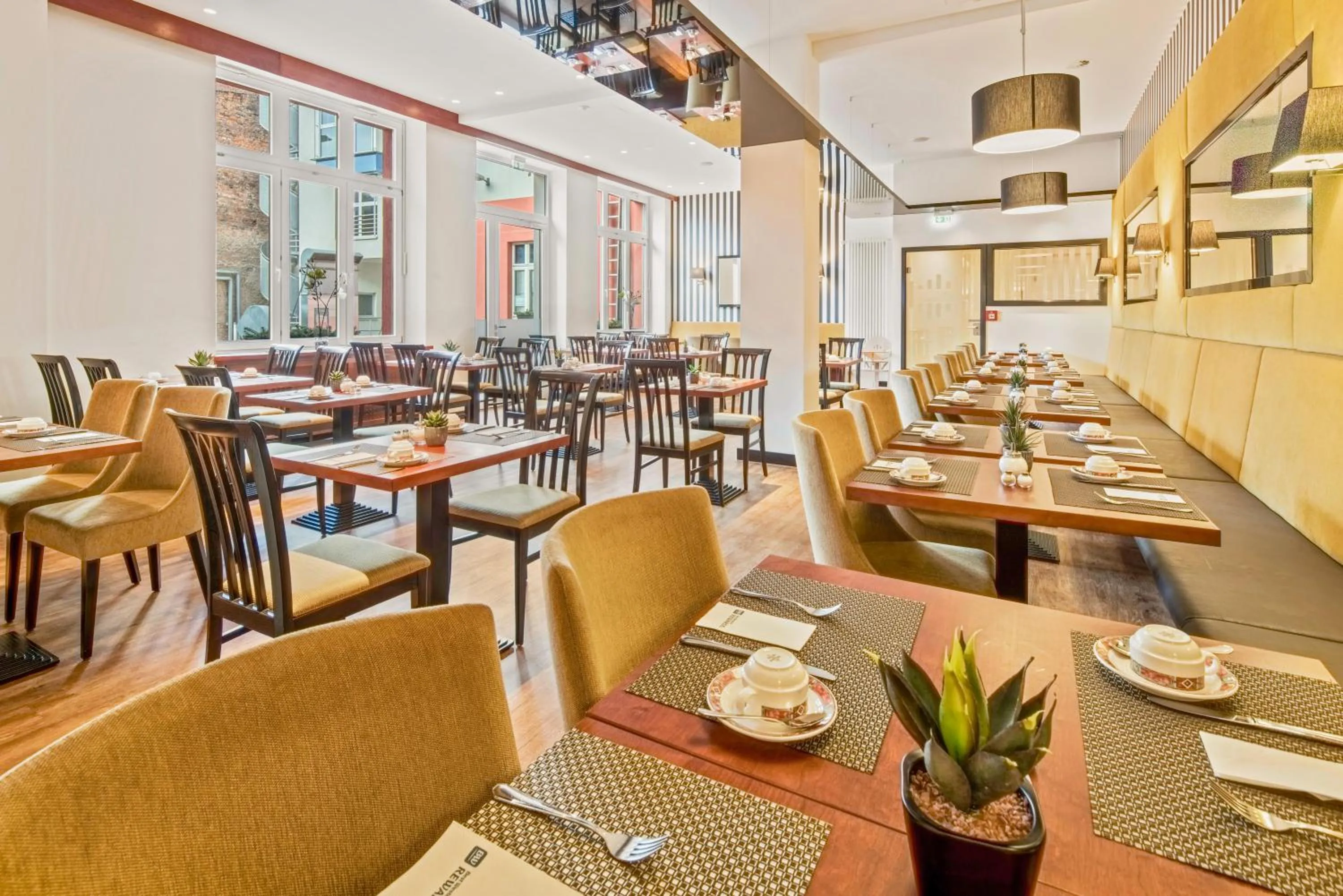 Dining area in Best Western Plus Hotel Excelsior