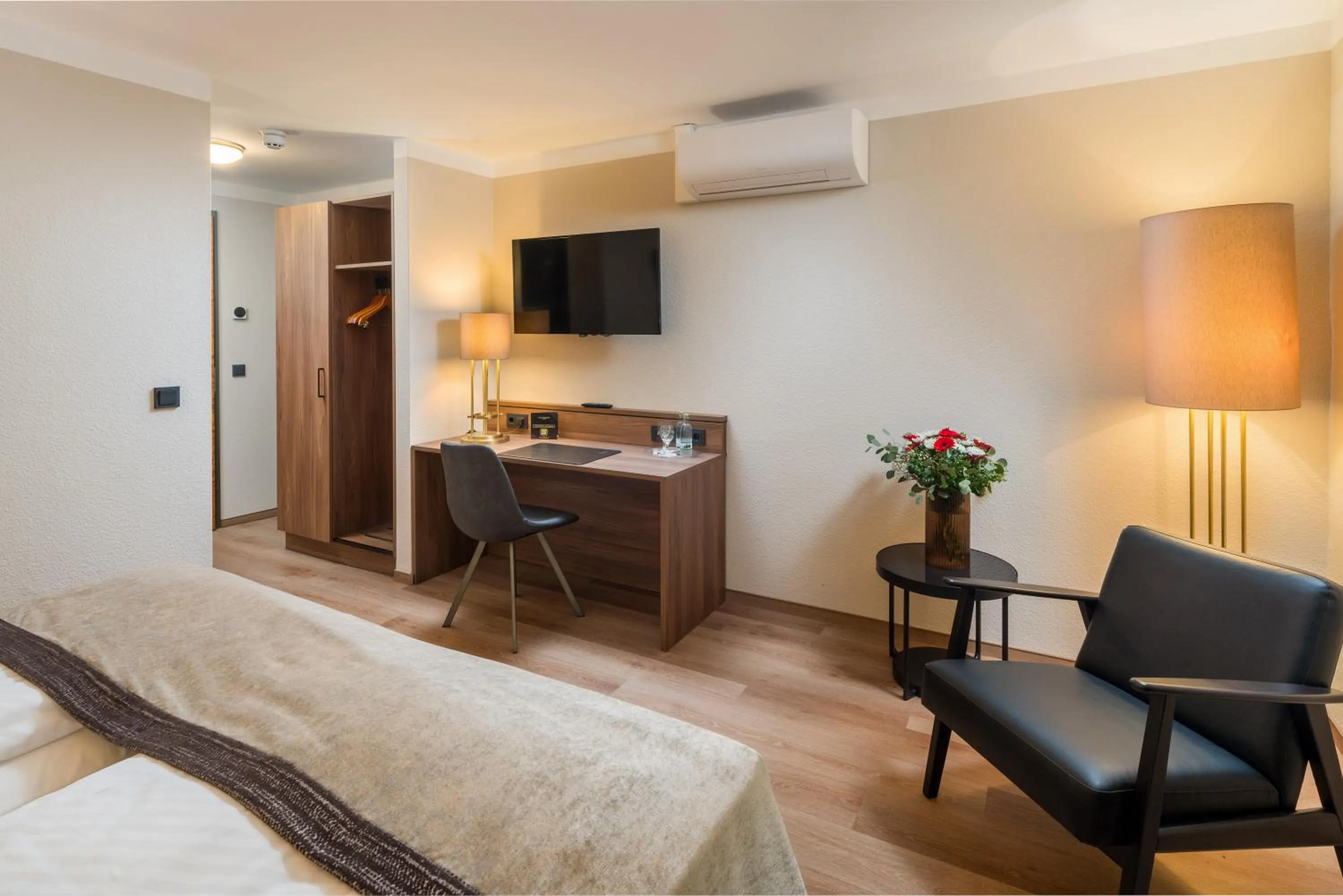 Photo of the whole room, Bed in Best Western Plus Hotel Excelsior