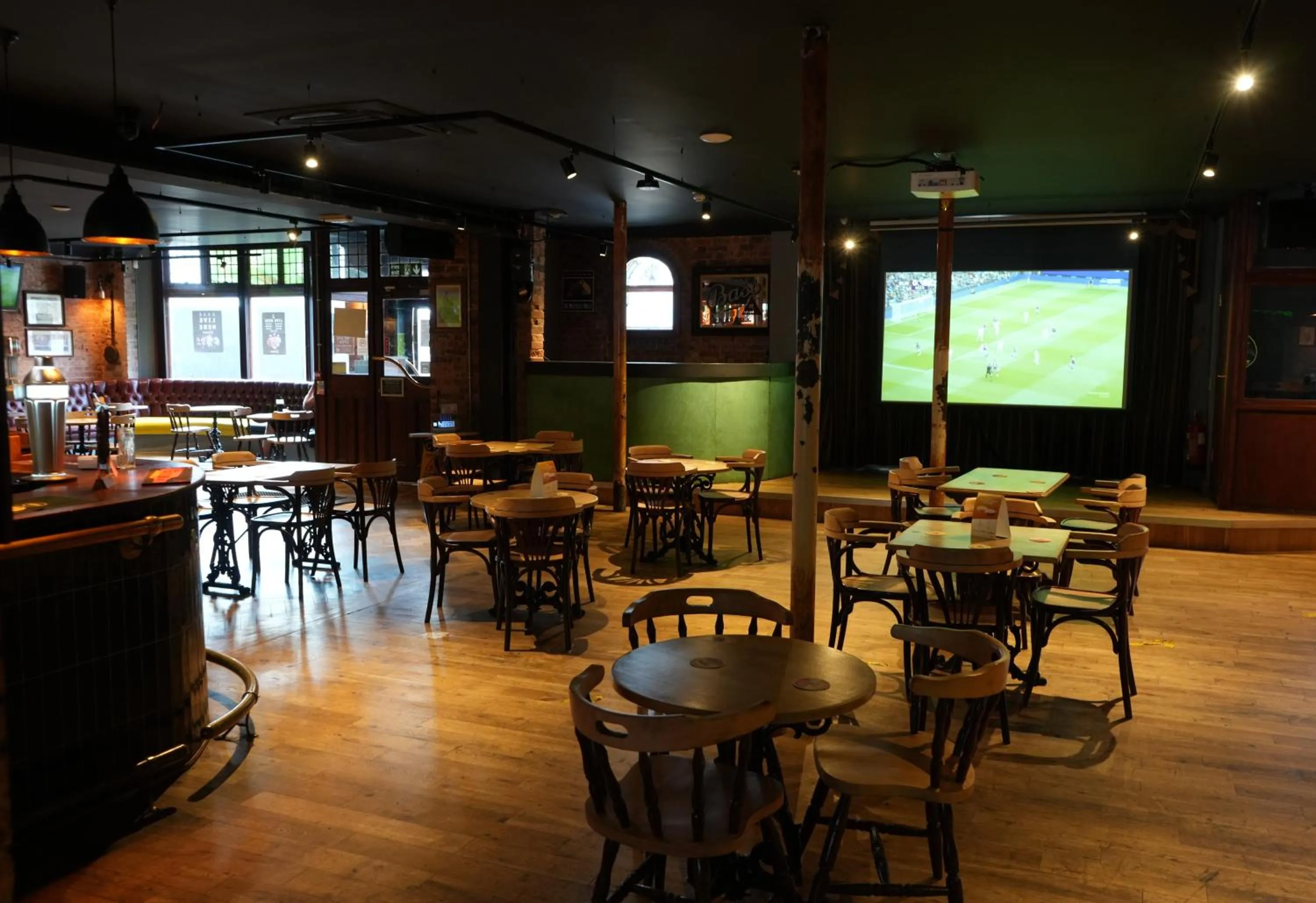 Restaurant/places to eat in Fountain Hotel